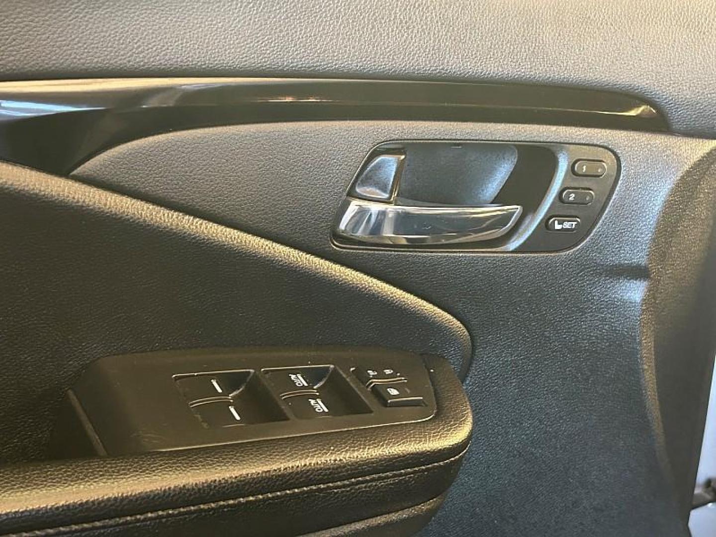 2020 GRAY Honda Passport (5FNYF7H9XLB) with an V6 i-VTEC 3.5 Liter engine, Automatic 9-Spd transmission, located at 412 Auto Vista Drive, Palmdale, 93551, (661) 945-0620, 34.592636, -118.136681 - Photo#24