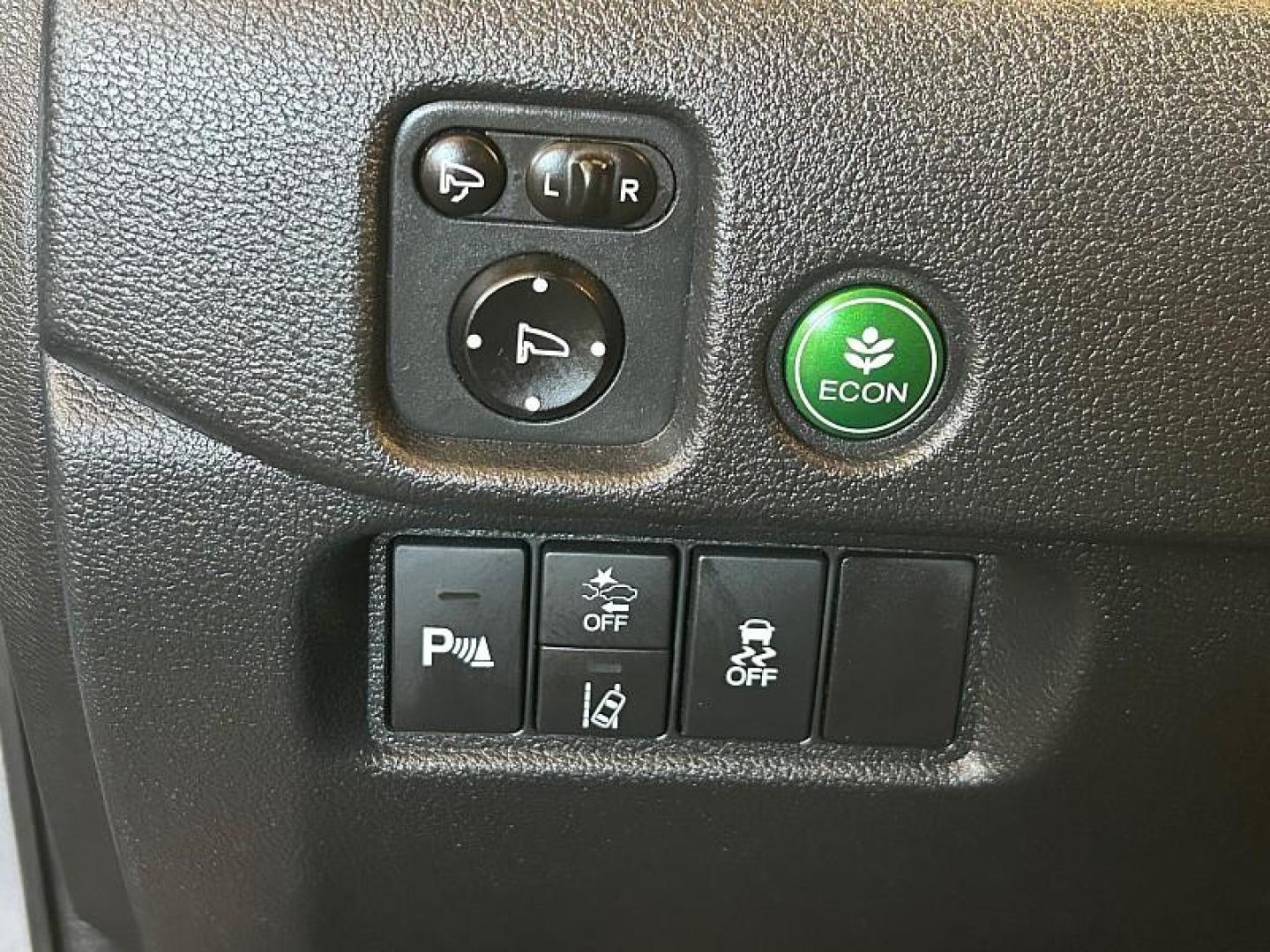 2020 GRAY Honda Passport (5FNYF7H9XLB) with an V6 i-VTEC 3.5 Liter engine, Automatic 9-Spd transmission, located at 412 Auto Vista Drive, Palmdale, 93551, (661) 945-0620, 34.592636, -118.136681 - Photo#25