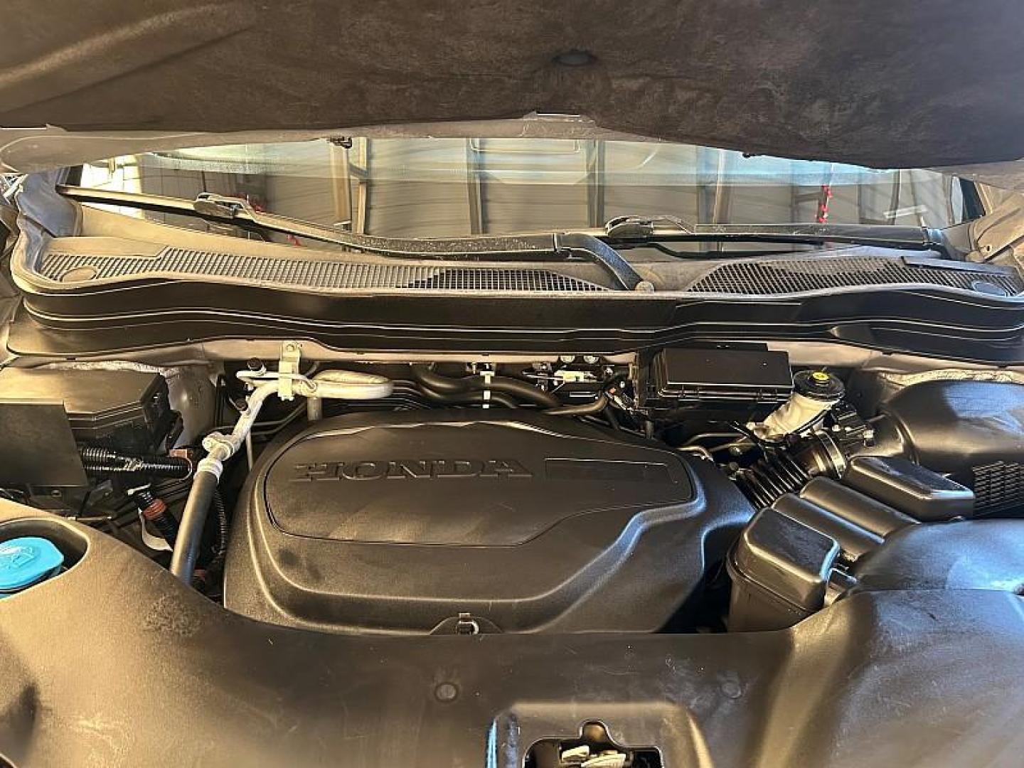 2020 GRAY Honda Passport (5FNYF7H9XLB) with an V6 i-VTEC 3.5 Liter engine, Automatic 9-Spd transmission, located at 412 Auto Vista Drive, Palmdale, 93551, (661) 945-0620, 34.592636, -118.136681 - Photo#28