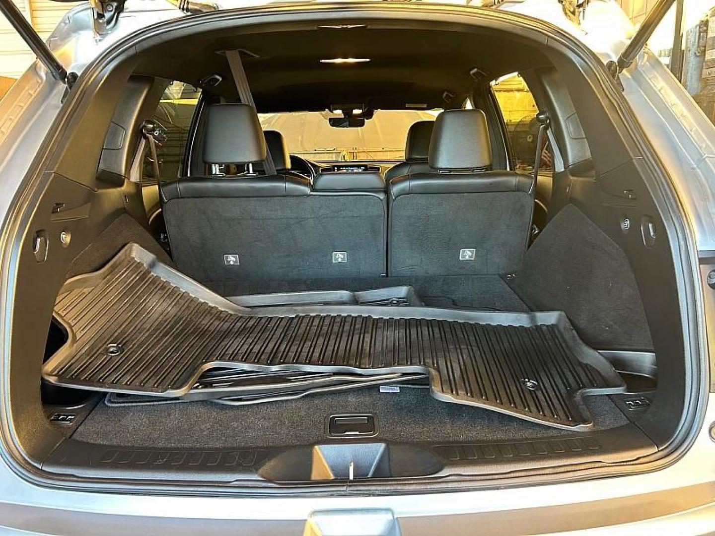 2020 GRAY Honda Passport (5FNYF7H9XLB) with an V6 i-VTEC 3.5 Liter engine, Automatic 9-Spd transmission, located at 412 Auto Vista Drive, Palmdale, 93551, (661) 945-0620, 34.592636, -118.136681 - Photo#29