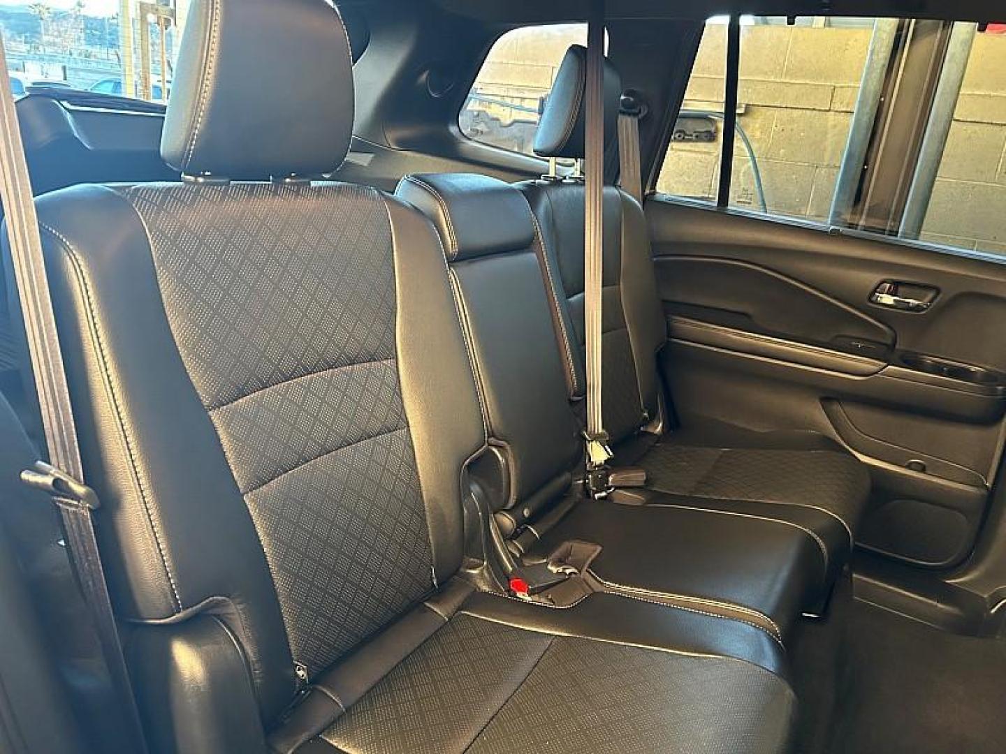 2020 GRAY Honda Passport (5FNYF7H9XLB) with an V6 i-VTEC 3.5 Liter engine, Automatic 9-Spd transmission, located at 412 Auto Vista Drive, Palmdale, 93551, (661) 945-0620, 34.592636, -118.136681 - Photo#30