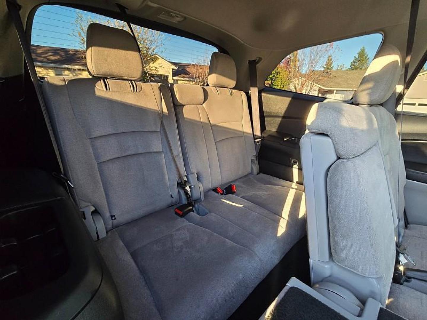 2020 GRAY Honda Pilot (5FNYF5H35LB) with an V6 i-VTEC 3.5 Liter engine, Automatic 6-Spd transmission, located at 246 E Walker St., Orland, 95963, (530) 865-5800, 39.747589, -122.178398 - Photo#15