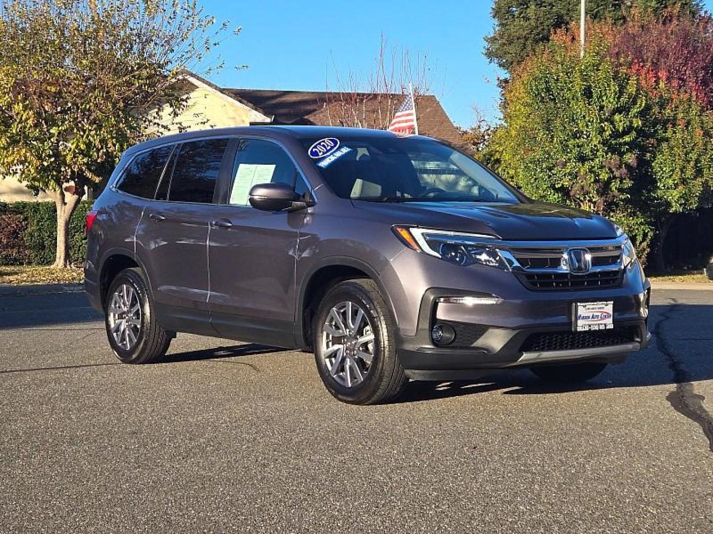 2020 GRAY Honda Pilot (5FNYF5H35LB) with an V6 i-VTEC 3.5 Liter engine, Automatic 6-Spd transmission, located at 246 E Walker St., Orland, 95963, (530) 865-5800, 39.747589, -122.178398 - Photo#1