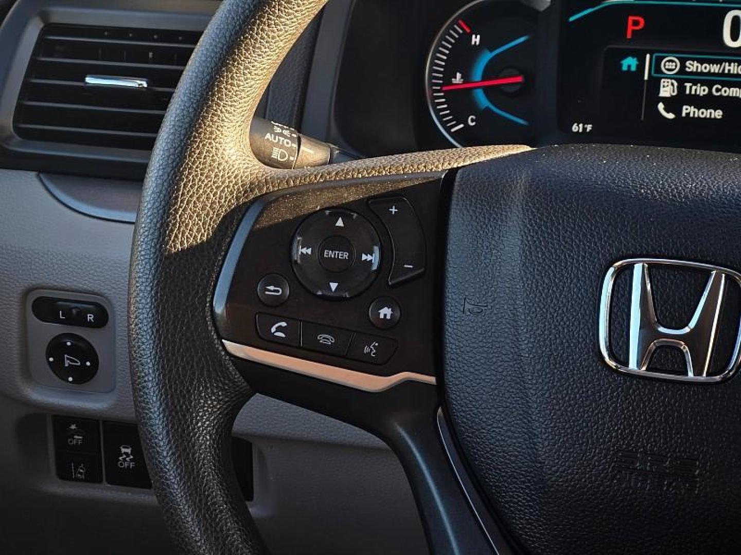 2020 GRAY Honda Pilot (5FNYF5H35LB) with an V6 i-VTEC 3.5 Liter engine, Automatic 6-Spd transmission, located at 246 E Walker St., Orland, 95963, (530) 865-5800, 39.747589, -122.178398 - Photo#22