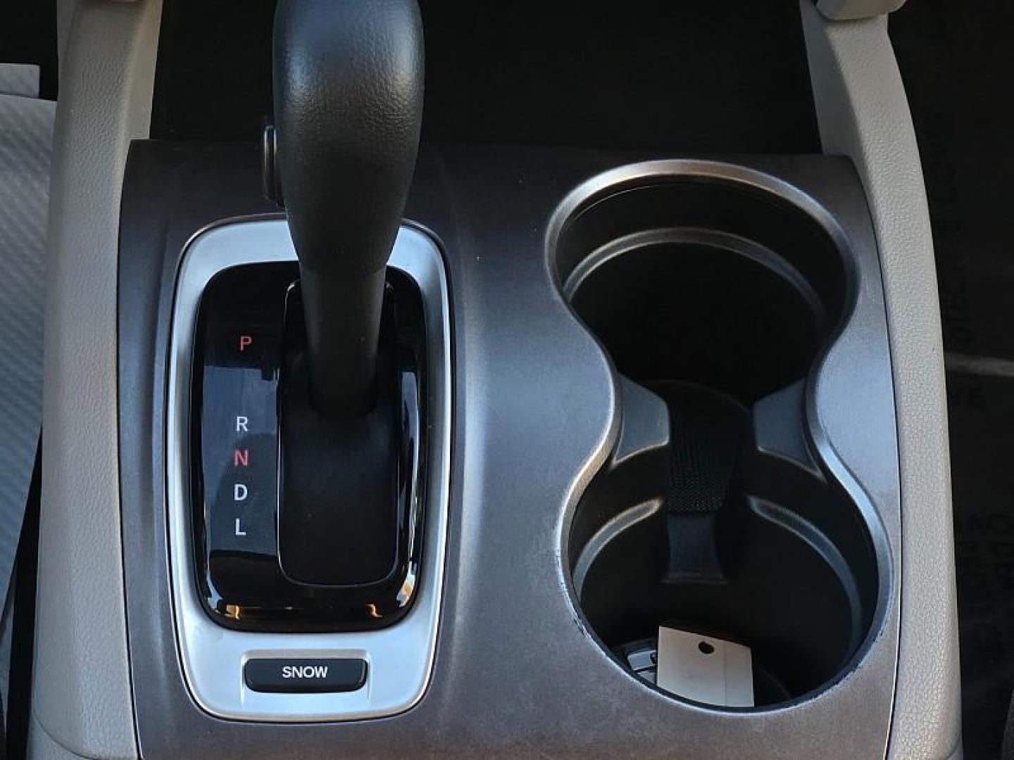2020 GRAY Honda Pilot (5FNYF5H35LB) with an V6 i-VTEC 3.5 Liter engine, Automatic 6-Spd transmission, located at 246 E Walker St., Orland, 95963, (530) 865-5800, 39.747589, -122.178398 - Photo#26