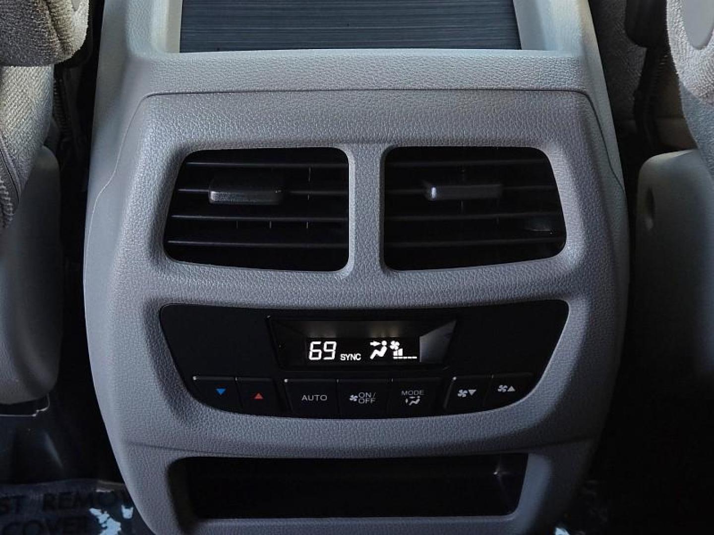 2020 GRAY Honda Pilot (5FNYF5H35LB) with an V6 i-VTEC 3.5 Liter engine, Automatic 6-Spd transmission, located at 246 E Walker St., Orland, 95963, (530) 865-5800, 39.747589, -122.178398 - Photo#27