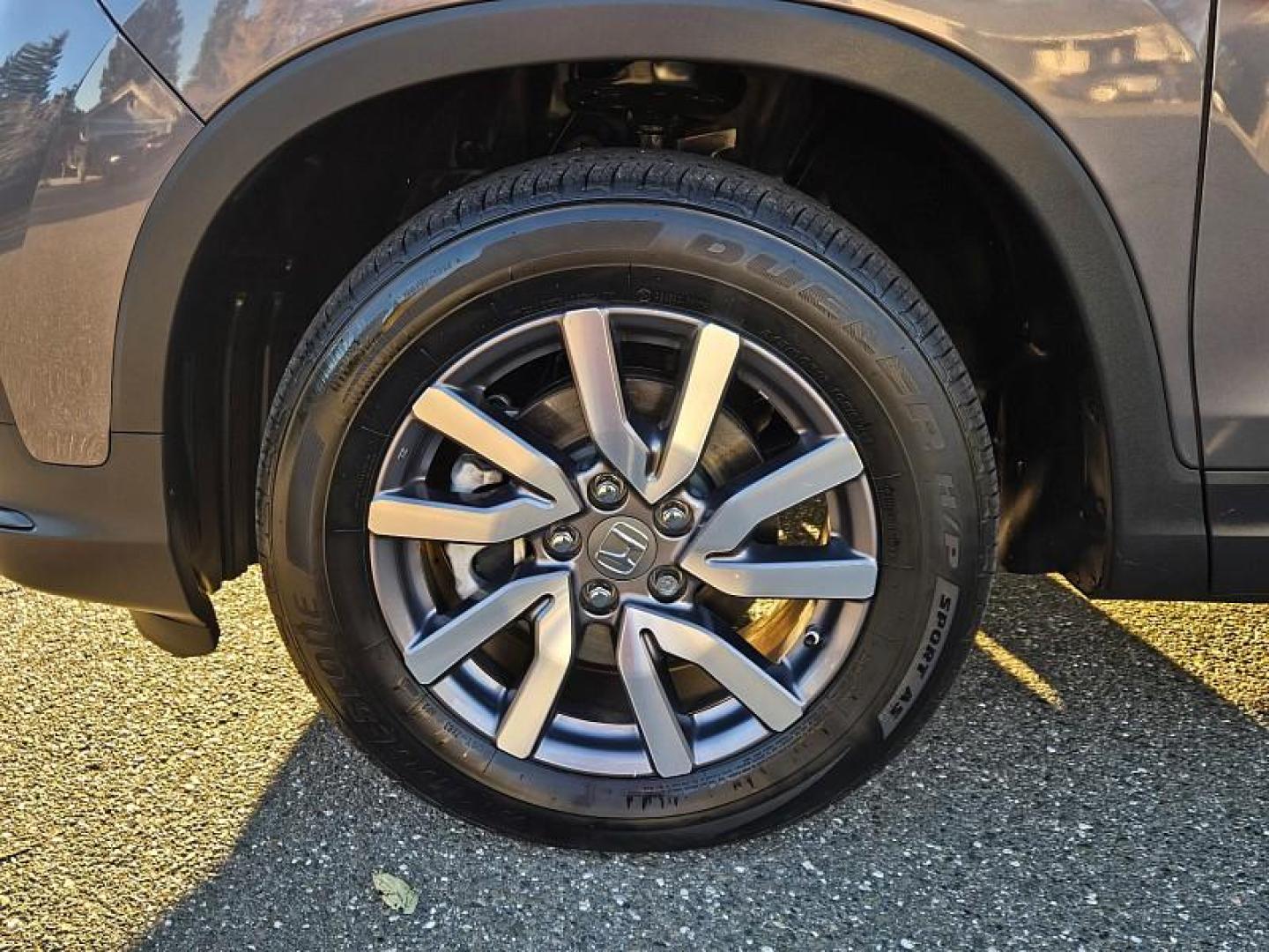 2020 GRAY Honda Pilot (5FNYF5H35LB) with an V6 i-VTEC 3.5 Liter engine, Automatic 6-Spd transmission, located at 246 E Walker St., Orland, 95963, (530) 865-5800, 39.747589, -122.178398 - Photo#28