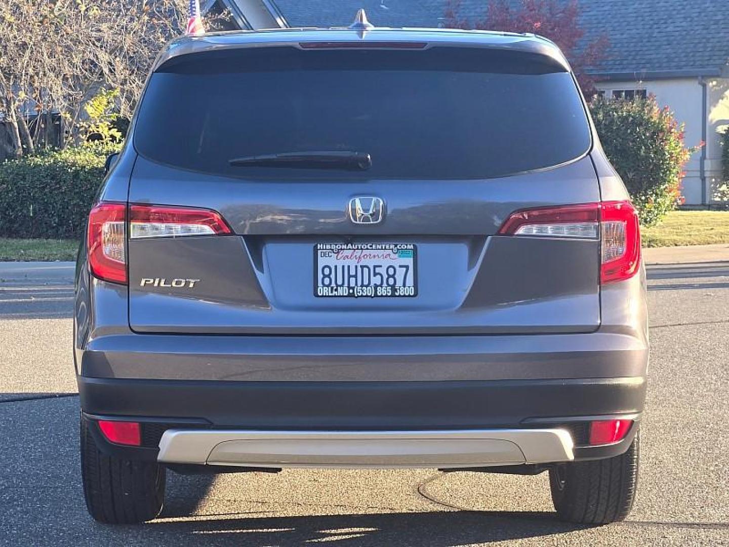 2020 GRAY Honda Pilot (5FNYF5H35LB) with an V6 i-VTEC 3.5 Liter engine, Automatic 6-Spd transmission, located at 246 E Walker St., Orland, 95963, (530) 865-5800, 39.747589, -122.178398 - Photo#6