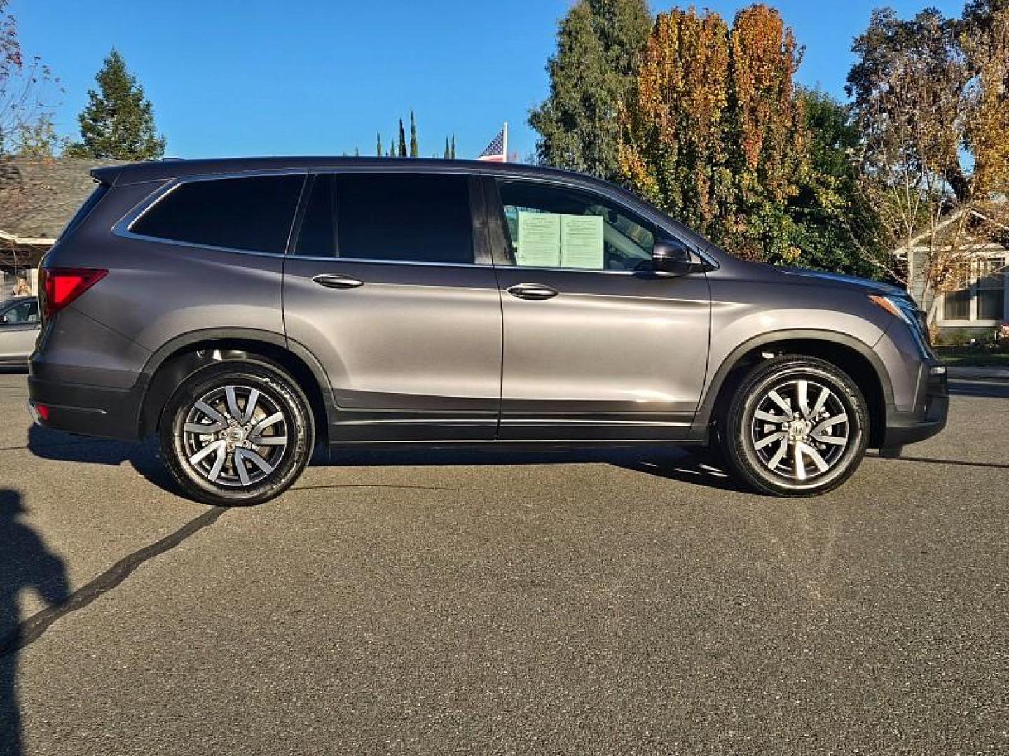 2020 GRAY Honda Pilot (5FNYF5H35LB) with an V6 i-VTEC 3.5 Liter engine, Automatic 6-Spd transmission, located at 246 E Walker St., Orland, 95963, (530) 865-5800, 39.747589, -122.178398 - Photo#7