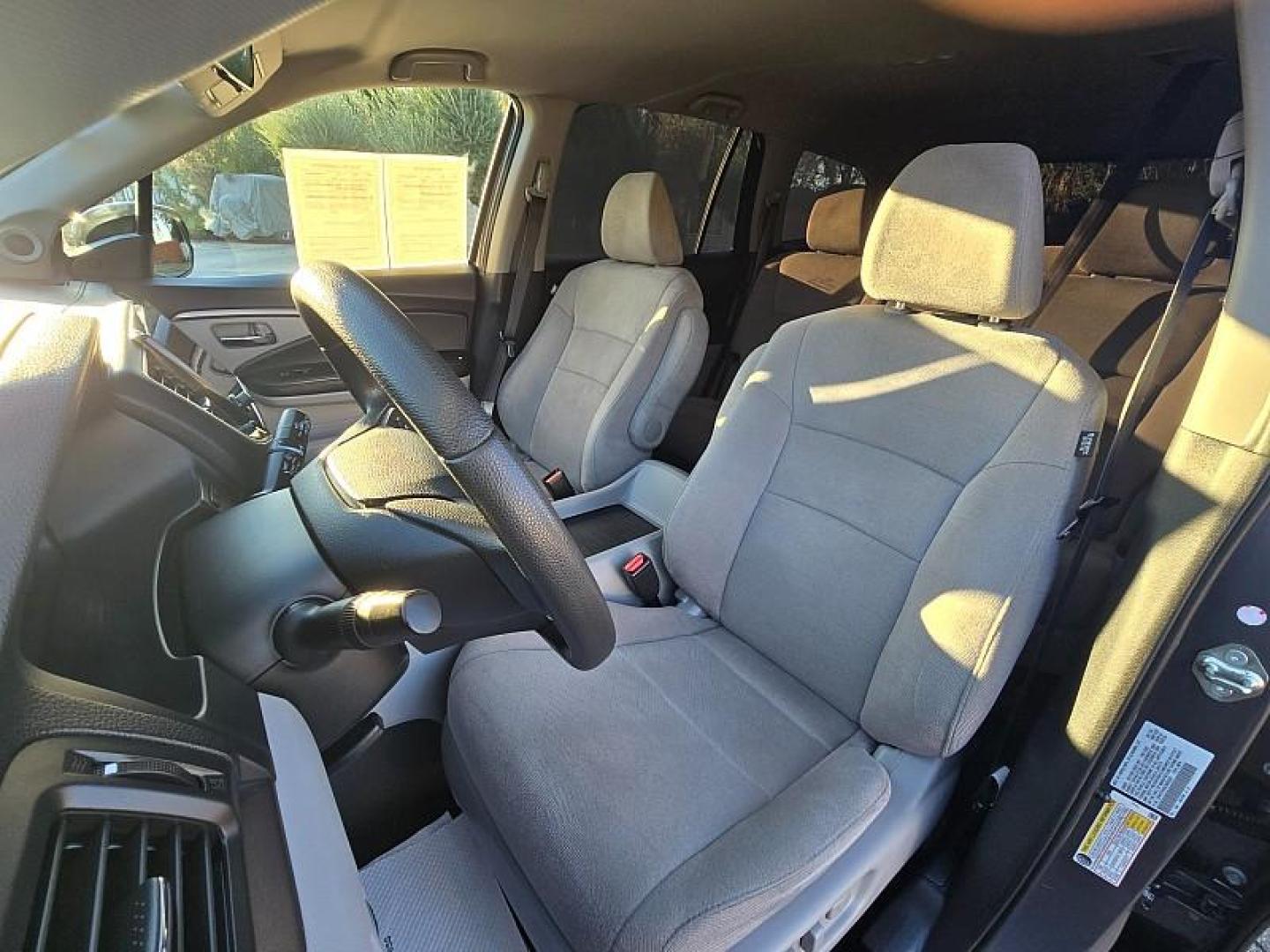 2020 GRAY Honda Pilot (5FNYF5H35LB) with an V6 i-VTEC 3.5 Liter engine, Automatic 6-Spd transmission, located at 246 E Walker St., Orland, 95963, (530) 865-5800, 39.747589, -122.178398 - Photo#8