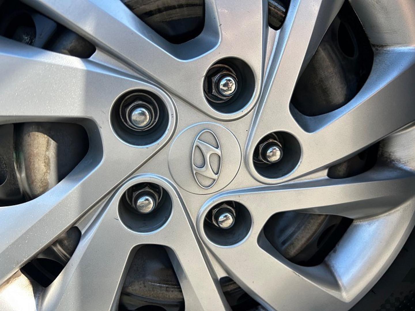 2020 RED Hyundai Elantra (KMHD74LFXLU) with an 4-Cyl 2.0 Liter engine, Automatic IVT transmission, located at 412 Auto Vista Drive, Palmdale, 93551, (661) 945-0620, 34.592636, -118.136681 - Photo#15
