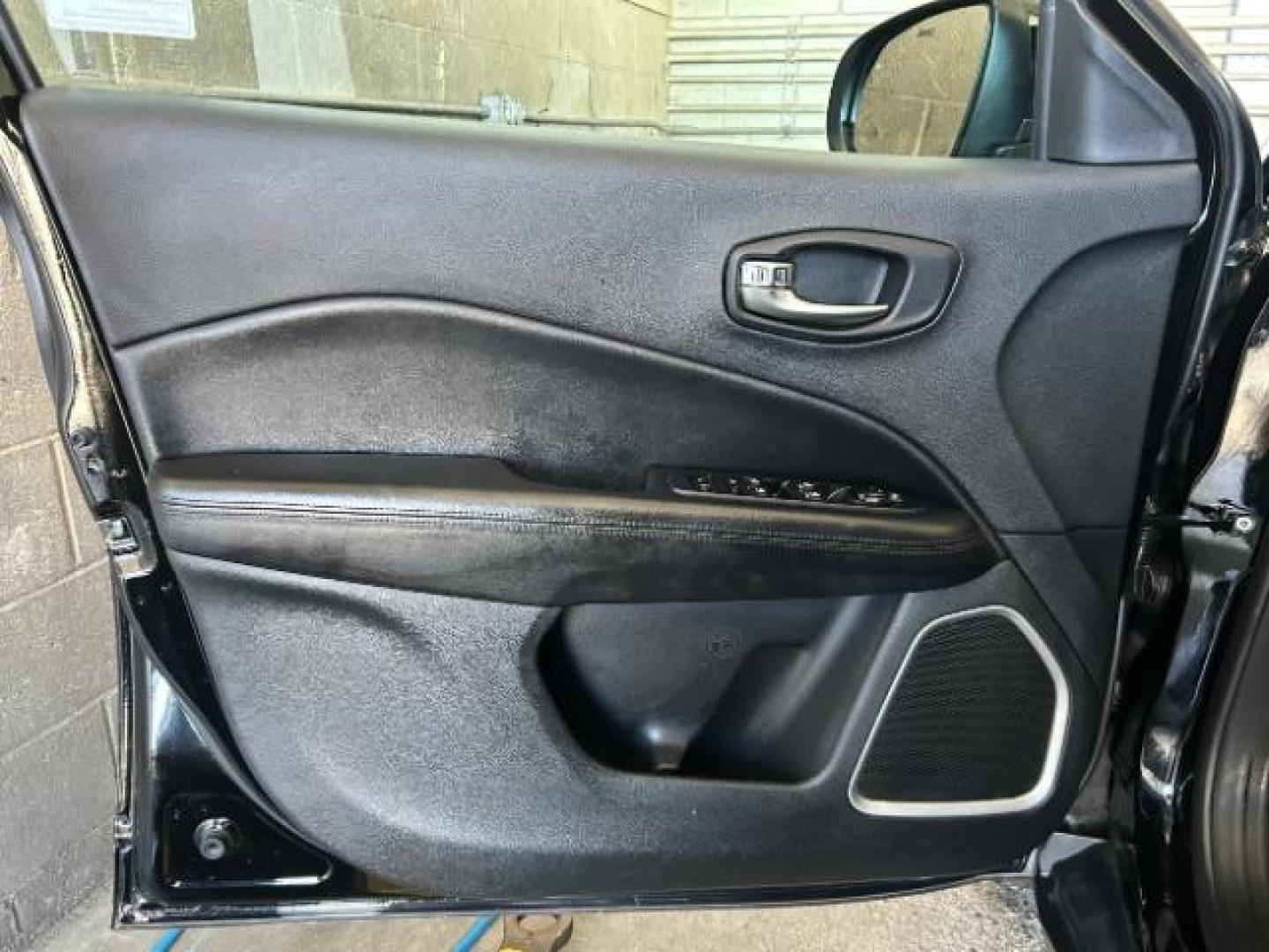 2020 BLACK Jeep Compass (3C4NJCBB7LT) with an 4-Cyl MultiAir PZEV 2.4 Liter engine, Automatic 6-Spd transmission, located at 412 Auto Vista Drive, Palmdale, 93551, (661) 945-0620, 34.592636, -118.136681 - Photo#15