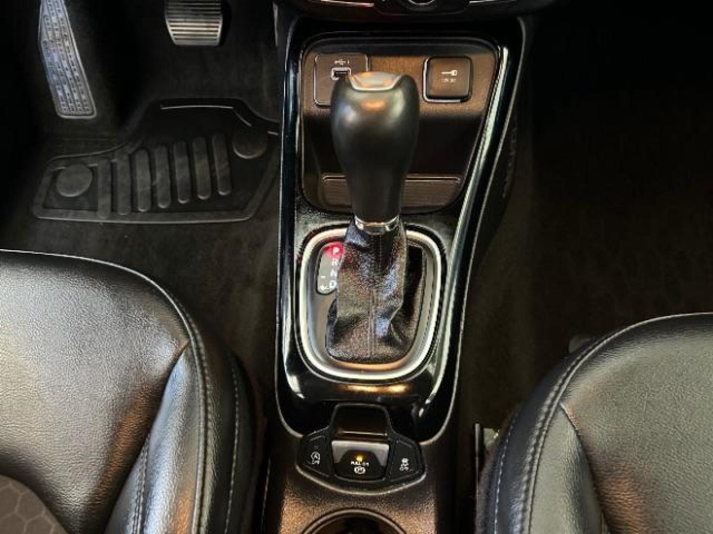 2020 BLACK Jeep Compass (3C4NJCBB7LT) with an 4-Cyl MultiAir PZEV 2.4 Liter engine, Automatic 6-Spd transmission, located at 412 Auto Vista Drive, Palmdale, 93551, (661) 945-0620, 34.592636, -118.136681 - Photo#18