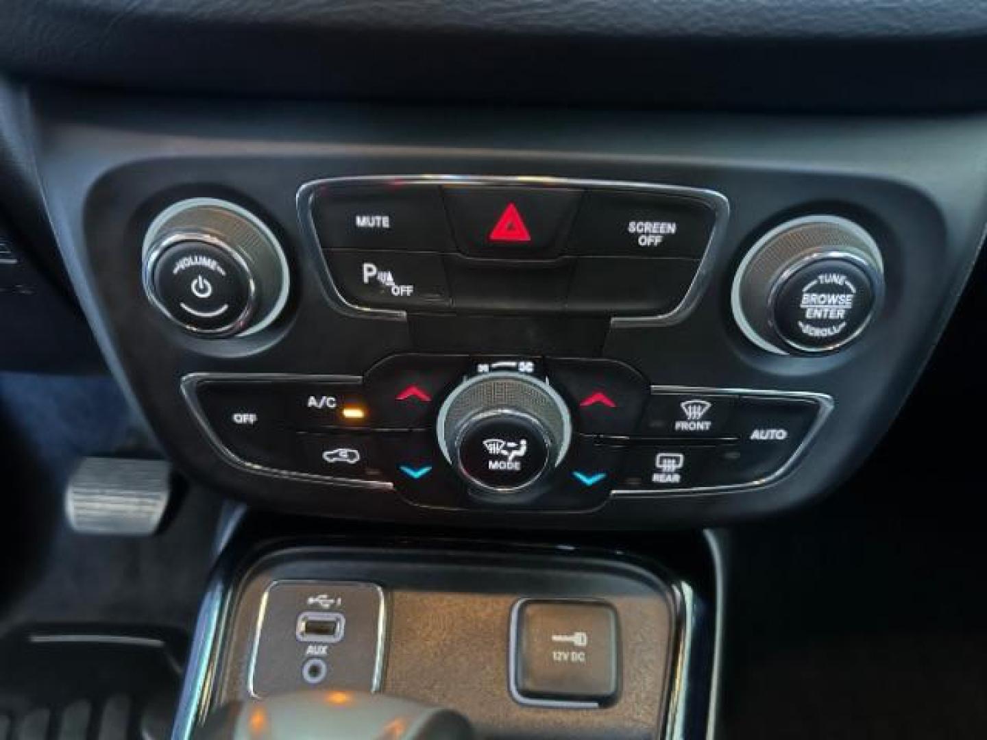 2020 BLACK Jeep Compass (3C4NJCBB7LT) with an 4-Cyl MultiAir PZEV 2.4 Liter engine, Automatic 6-Spd transmission, located at 412 Auto Vista Drive, Palmdale, 93551, (661) 945-0620, 34.592636, -118.136681 - Photo#19