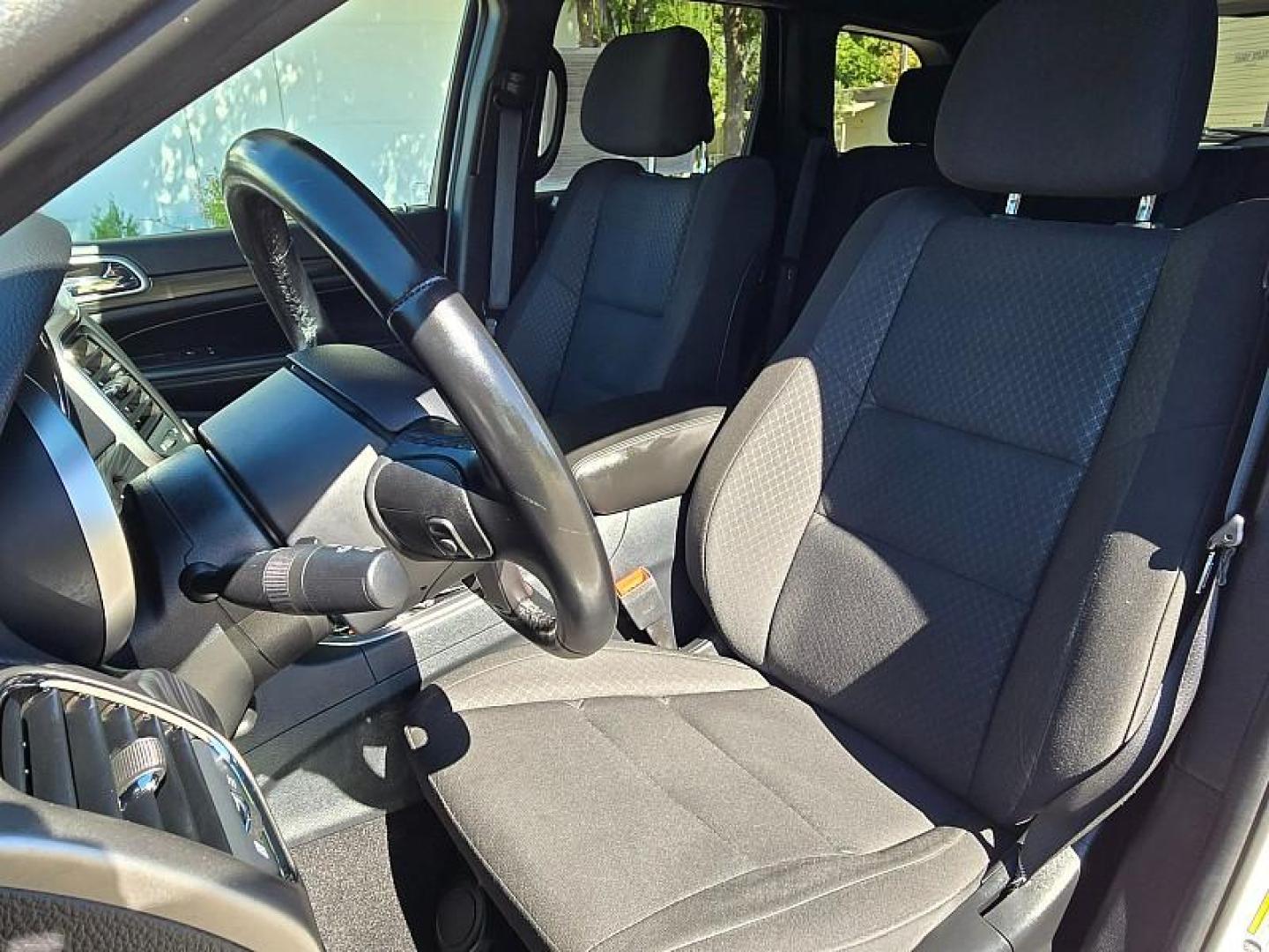 2020 WHITE Jeep Grand Cherokee (1C4RJFAGXLC) with an V6 VVT 3.6 Liter engine, Automatic 8-Spd transmission, located at 246 E Walker St., Orland, 95963, (530) 865-5800, 39.747589, -122.178398 - Photo#10