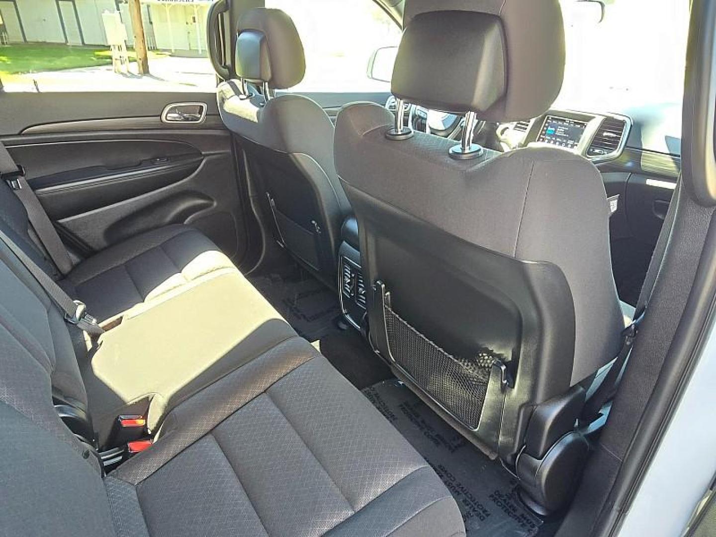 2020 WHITE Jeep Grand Cherokee (1C4RJFAGXLC) with an V6 VVT 3.6 Liter engine, Automatic 8-Spd transmission, located at 246 E Walker St., Orland, 95963, (530) 865-5800, 39.747589, -122.178398 - Photo#16