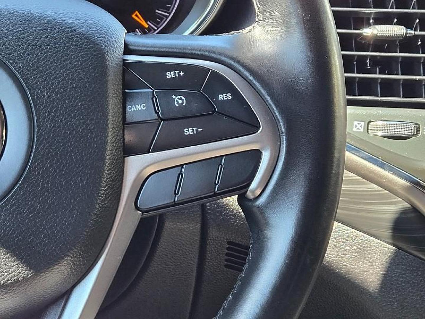 2020 WHITE Jeep Grand Cherokee (1C4RJFAGXLC) with an V6 VVT 3.6 Liter engine, Automatic 8-Spd transmission, located at 246 E Walker St., Orland, 95963, (530) 865-5800, 39.747589, -122.178398 - Photo#23