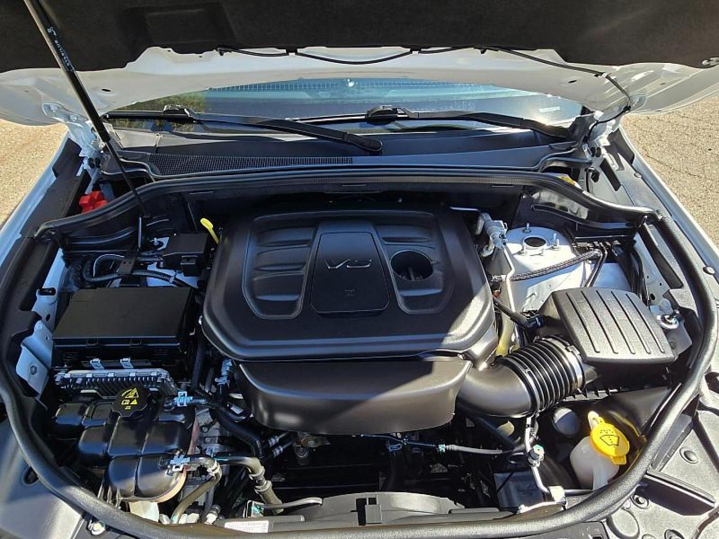2020 WHITE Jeep Grand Cherokee (1C4RJFAGXLC) with an V6 VVT 3.6 Liter engine, Automatic 8-Spd transmission, located at 246 E Walker St., Orland, 95963, (530) 865-5800, 39.747589, -122.178398 - Photo#28