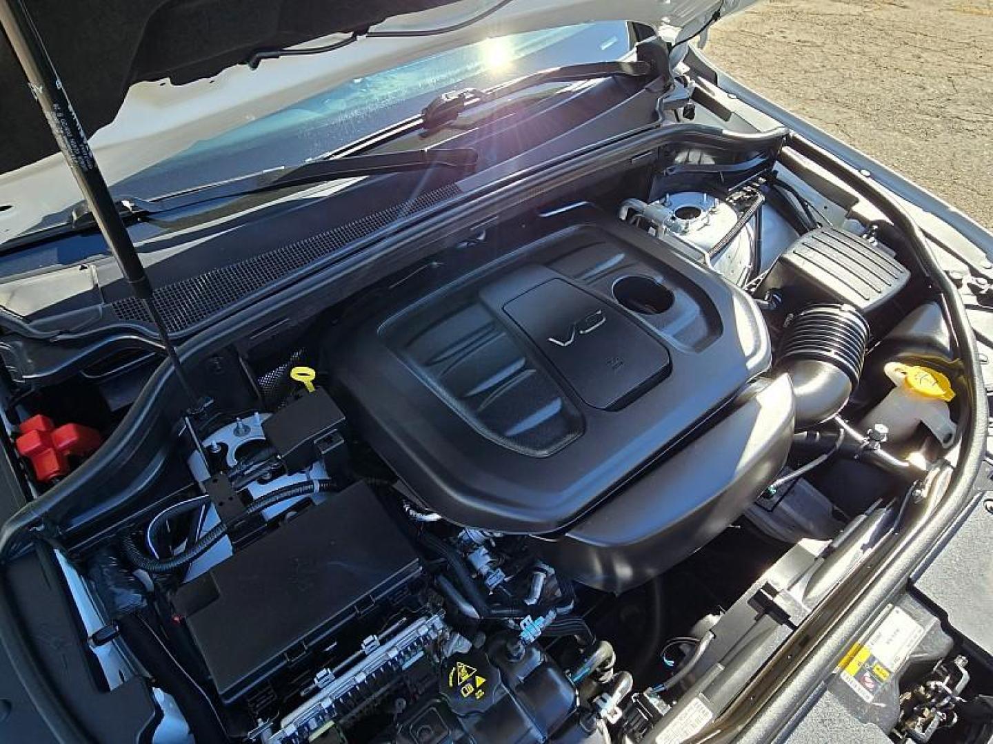 2020 WHITE Jeep Grand Cherokee (1C4RJFAGXLC) with an V6 VVT 3.6 Liter engine, Automatic 8-Spd transmission, located at 246 E Walker St., Orland, 95963, (530) 865-5800, 39.747589, -122.178398 - Photo#29