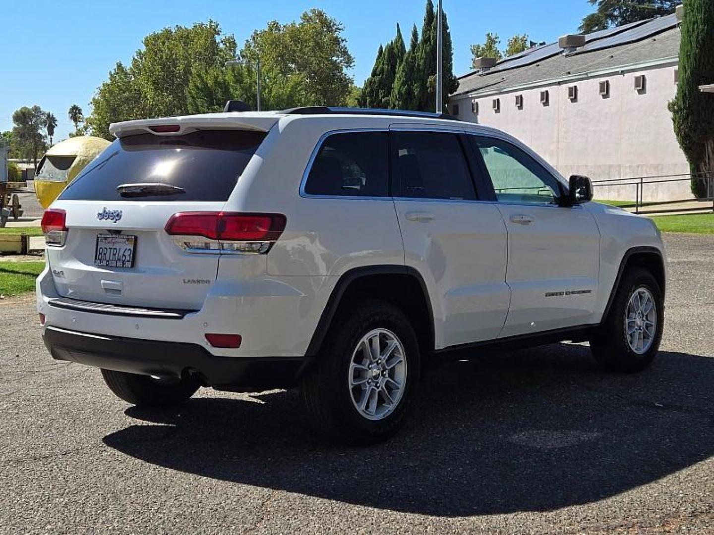 2020 WHITE Jeep Grand Cherokee (1C4RJFAGXLC) with an V6 VVT 3.6 Liter engine, Automatic 8-Spd transmission, located at 246 E Walker St., Orland, 95963, (530) 865-5800, 39.747589, -122.178398 - Photo#8