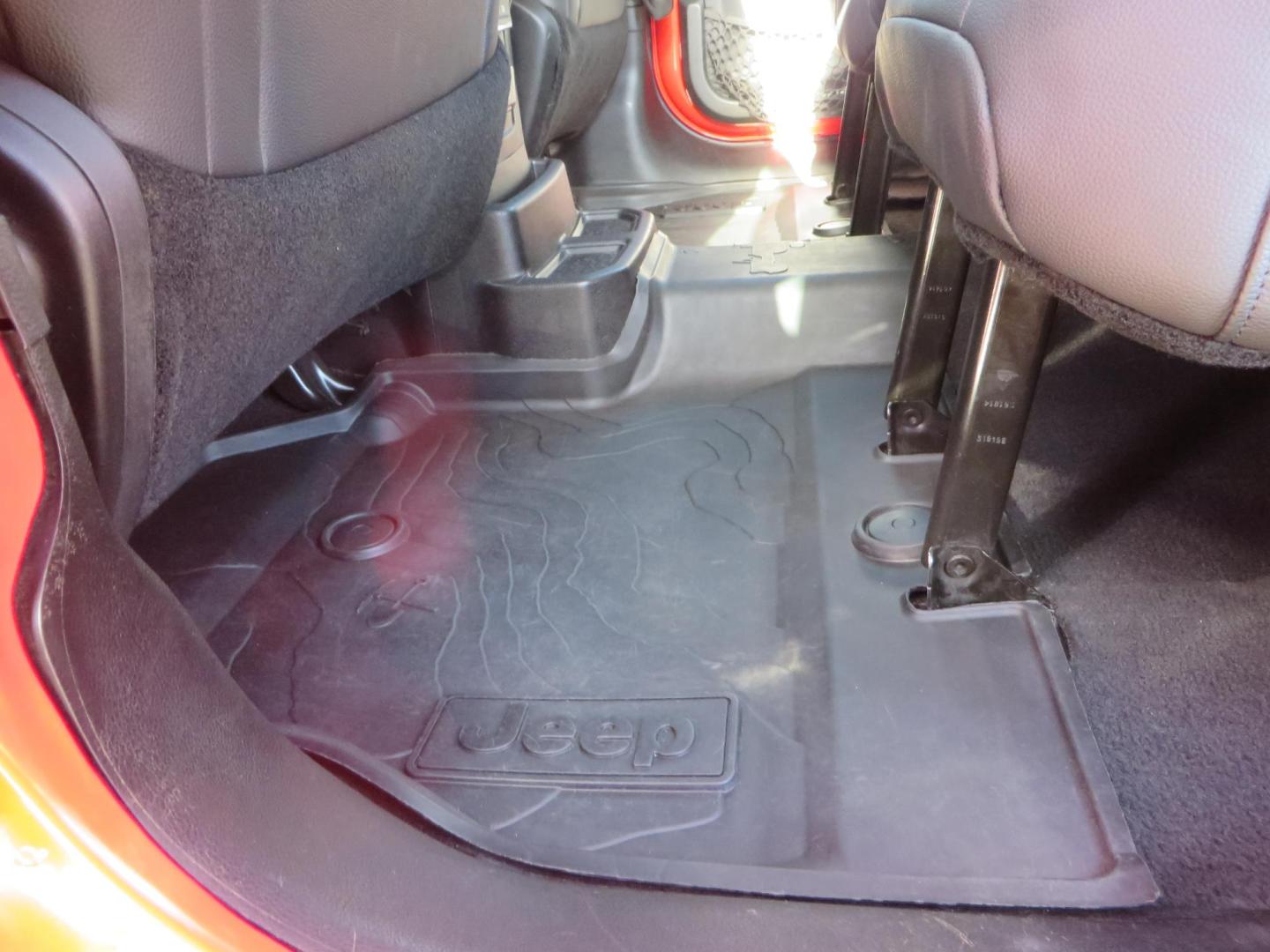 2020 Red /BLACK Jeep Wrangler Unlimited Rubicon (1C4HJXFN8LW) with an 2.0L L4 DOHC 16V TURBO engine, 6A transmission, located at 2630 Grass Valley Highway, Auburn, CA, 95603, (530) 508-5100, 38.937893, -121.095482 - Features - 17'' Fuel Recoil wheels, 35'' Nitto Ridge Grappler tires, Smittybilt XRC Flat fenders, Smittybilt inner fender liners, and new Alea Leather. - Photo#44