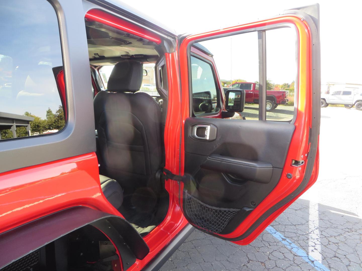 2020 Red /BLACK Jeep Wrangler Unlimited Rubicon (1C4HJXFN8LW) with an 2.0L L4 DOHC 16V TURBO engine, 6A transmission, located at 2630 Grass Valley Highway, Auburn, CA, 95603, (530) 508-5100, 38.937893, -121.095482 - Features - 17'' Fuel Recoil wheels, 35'' Nitto Ridge Grappler tires, Smittybilt XRC Flat fenders, Smittybilt inner fender liners, and new Alea Leather. - Photo#52