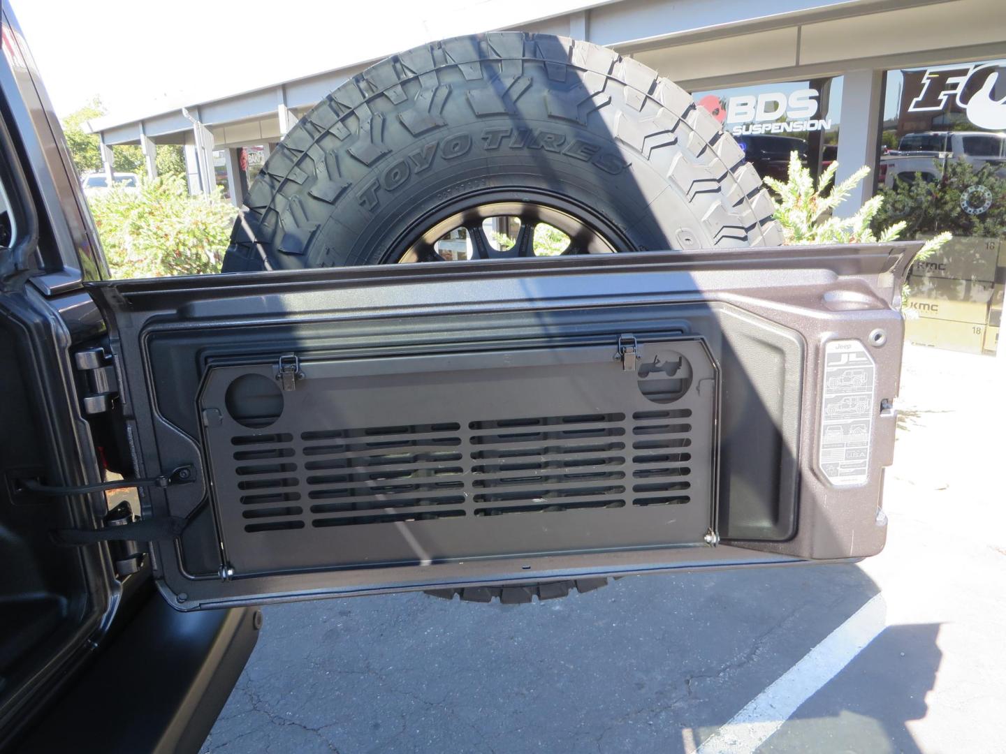 2020 Gray Jeep Wrangler Unlimited Rubicon (1C4HJXFN0LW) with an 2.0L L4 DOHC 16V TURBO engine, 6A transmission, located at 2630 Grass Valley Highway, Auburn, CA, 95603, (530) 508-5100, 38.937893, -121.095482 - Features a 3" Zone offroad suspension system, Fox Adventure series shocks, 37" Toyo RT tires, 17" Double Black Method NV wheels, Teraflex HD spare tire carrier, Nerf steps, and roof rack crossbars. - Photo#69