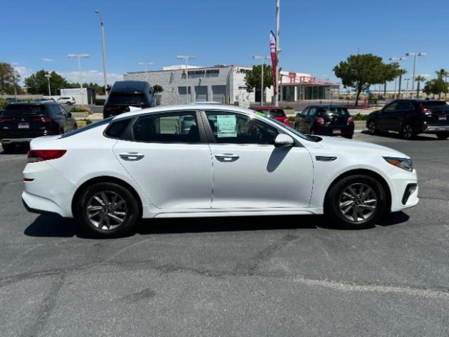 2020 WHITE Kia Optima (5XXGT4L34LG) with an 4-Cyl 2.4 Liter engine, Automatic 6-Spd w/H-Matic transmission, located at 412 Auto Vista Drive, Palmdale, 93551, (661) 945-0620, 34.592636, -118.136681 - Photo#3