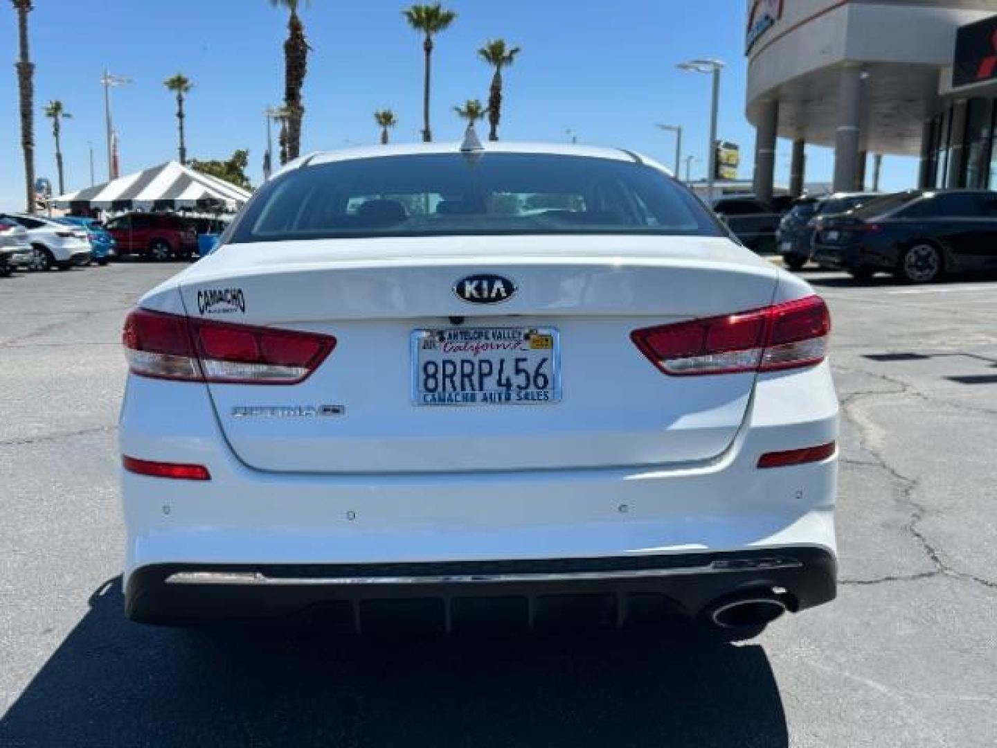 2020 WHITE Kia Optima (5XXGT4L34LG) with an 4-Cyl 2.4 Liter engine, Automatic 6-Spd w/H-Matic transmission, located at 412 Auto Vista Drive, Palmdale, 93551, (661) 945-0620, 34.592636, -118.136681 - Photo#5