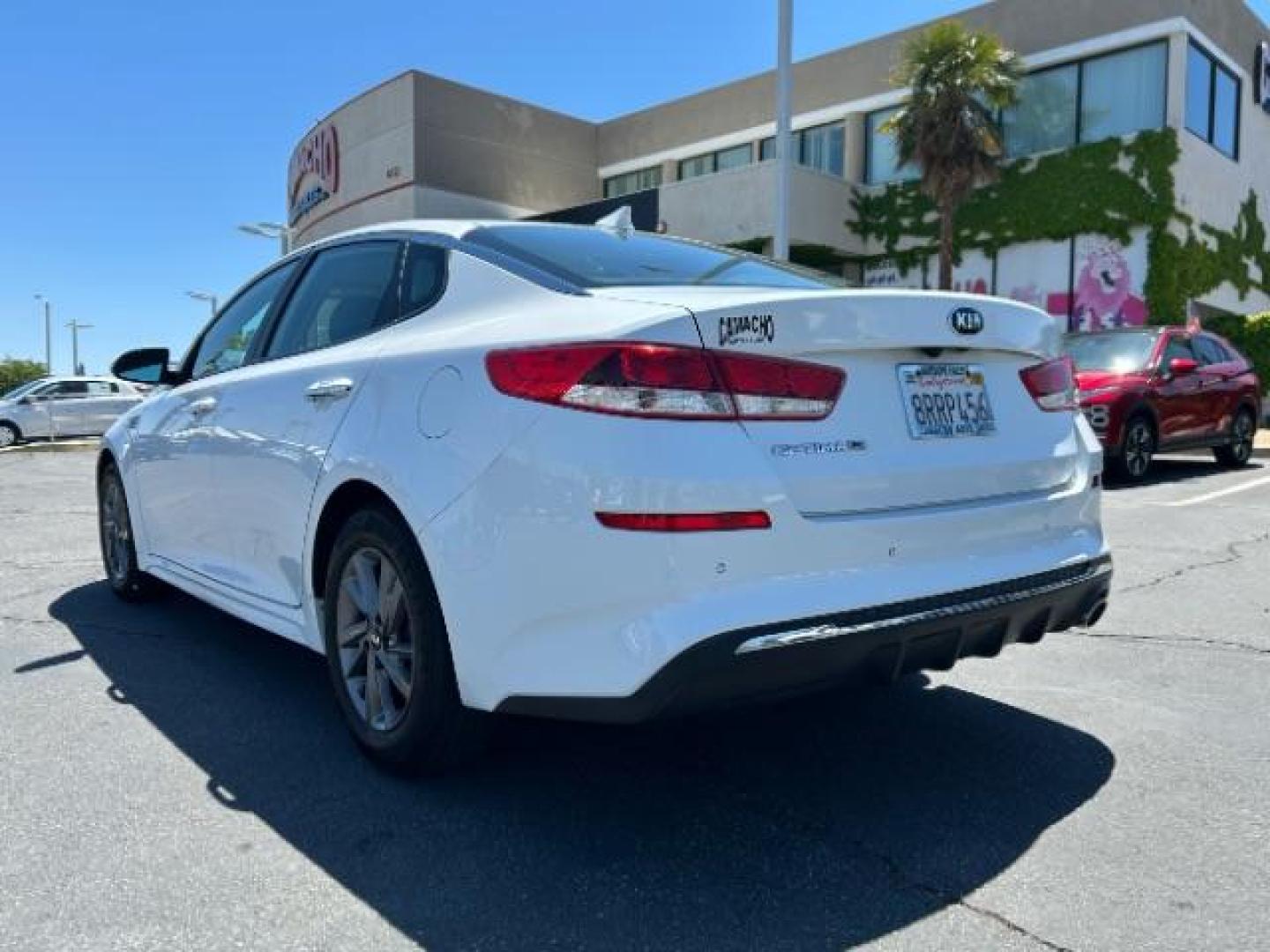 2020 WHITE Kia Optima (5XXGT4L34LG) with an 4-Cyl 2.4 Liter engine, Automatic 6-Spd w/H-Matic transmission, located at 412 Auto Vista Drive, Palmdale, 93551, (661) 945-0620, 34.592636, -118.136681 - Photo#6