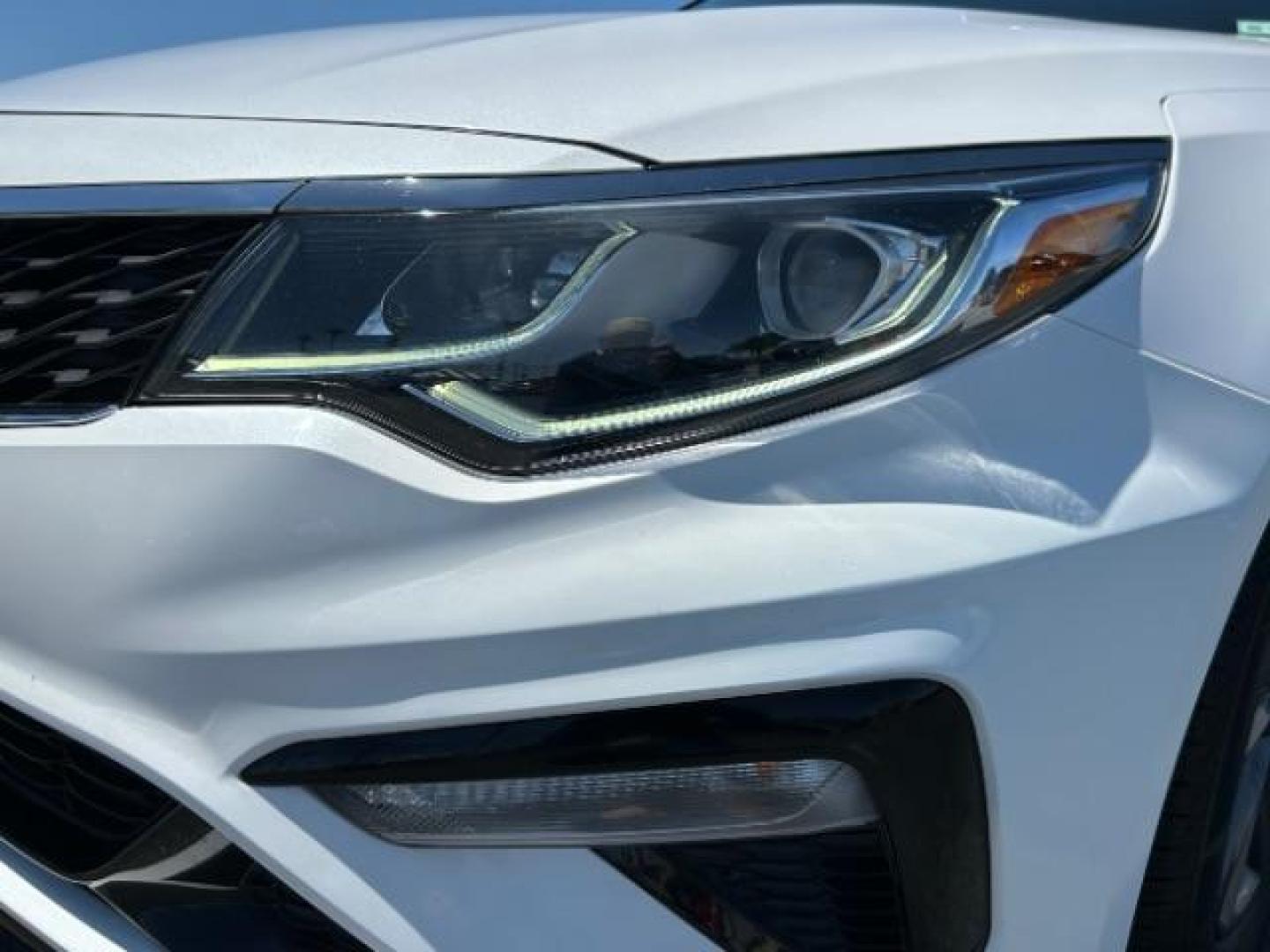 2020 WHITE Kia Optima (5XXGT4L34LG) with an 4-Cyl 2.4 Liter engine, Automatic 6-Spd w/H-Matic transmission, located at 412 Auto Vista Drive, Palmdale, 93551, (661) 945-0620, 34.592636, -118.136681 - Photo#9