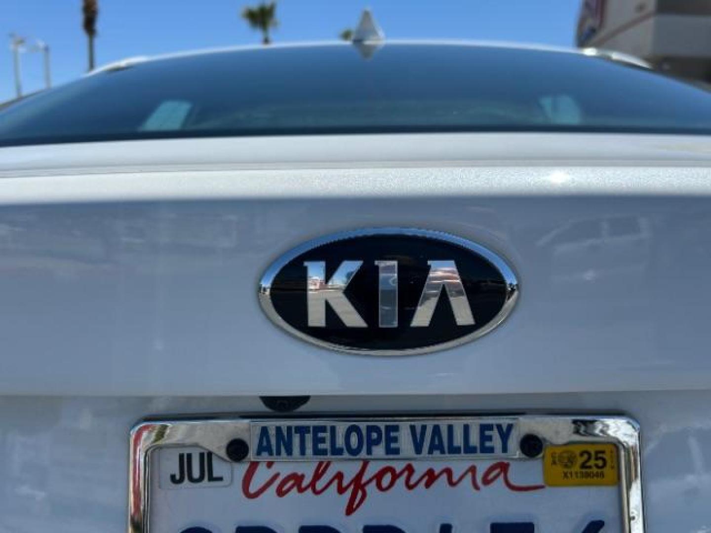 2020 WHITE Kia Optima (5XXGT4L34LG) with an 4-Cyl 2.4 Liter engine, Automatic 6-Spd w/H-Matic transmission, located at 412 Auto Vista Drive, Palmdale, 93551, (661) 945-0620, 34.592636, -118.136681 - Photo#10