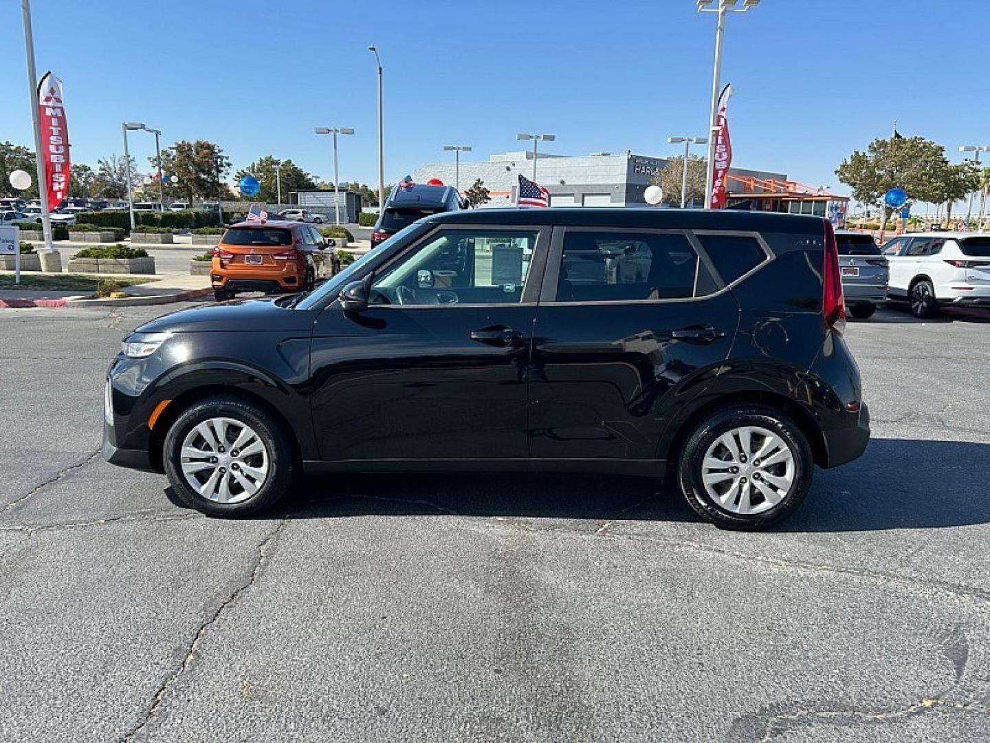 2020 Black Kia Soul (KNDJ23AU6L7) with an 4-Cyl 2.0 Liter engine, Automatic i-VT transmission, located at 412 Auto Vista Drive, Palmdale, 93551, (661) 945-0620, 34.592636, -118.136681- Photo#3