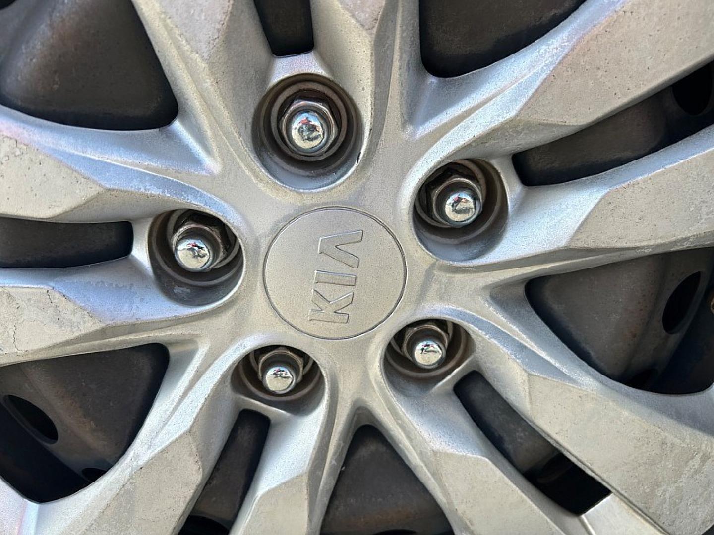 2020 Black Kia Soul (KNDJ23AU6L7) with an 4-Cyl 2.0 Liter engine, Automatic i-VT transmission, located at 412 Auto Vista Drive, Palmdale, 93551, (661) 945-0620, 34.592636, -118.136681- Photo#15