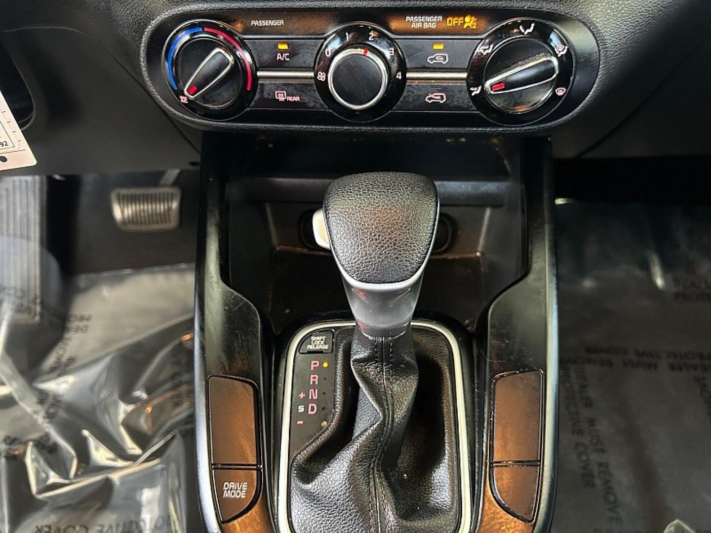 2020 Black Kia Soul (KNDJ23AU6L7) with an 4-Cyl 2.0 Liter engine, Automatic i-VT transmission, located at 412 Auto Vista Drive, Palmdale, 93551, (661) 945-0620, 34.592636, -118.136681- Photo#23