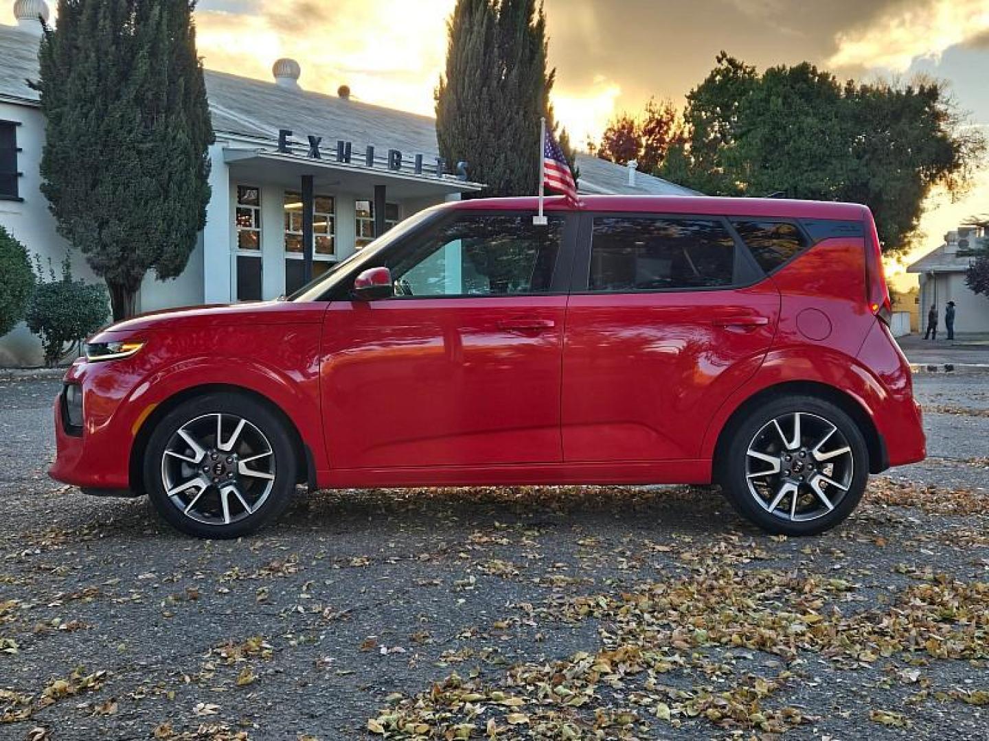 2020 RED Kia Soul (KNDJ53AF2L7) with an 4-Cyl Turbo 1.6 Liter engine, Automatic 7-Spd w/Dual-Clutch transmission, located at 246 E Walker St., Orland, 95963, (530) 865-5800, 39.747589, -122.178398 - Photo#4