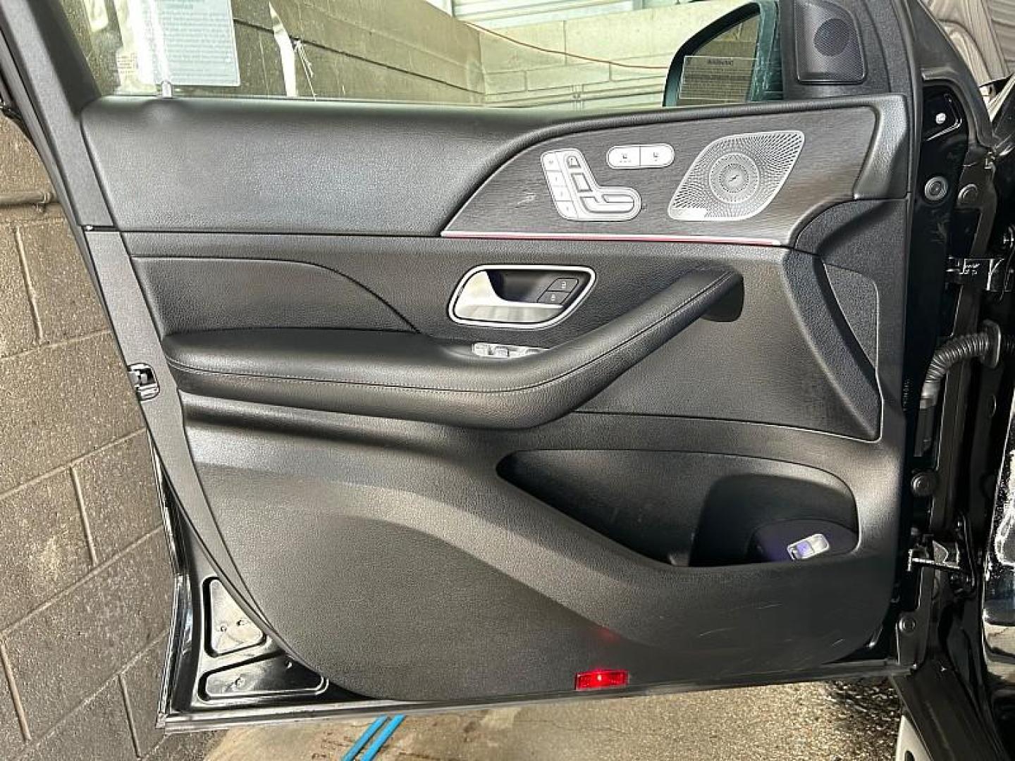 2020 BLACK Mercedes-Benz GLE-Class (4JGFB4JB8LA) with an 4-Cyl Turbo 2.0 Liter engine, Automatic 9-Spd 9G-Tronic transmission, located at 412 Auto Vista Drive, Palmdale, 93551, (661) 945-0620, 34.592636, -118.136681 - Photo#16