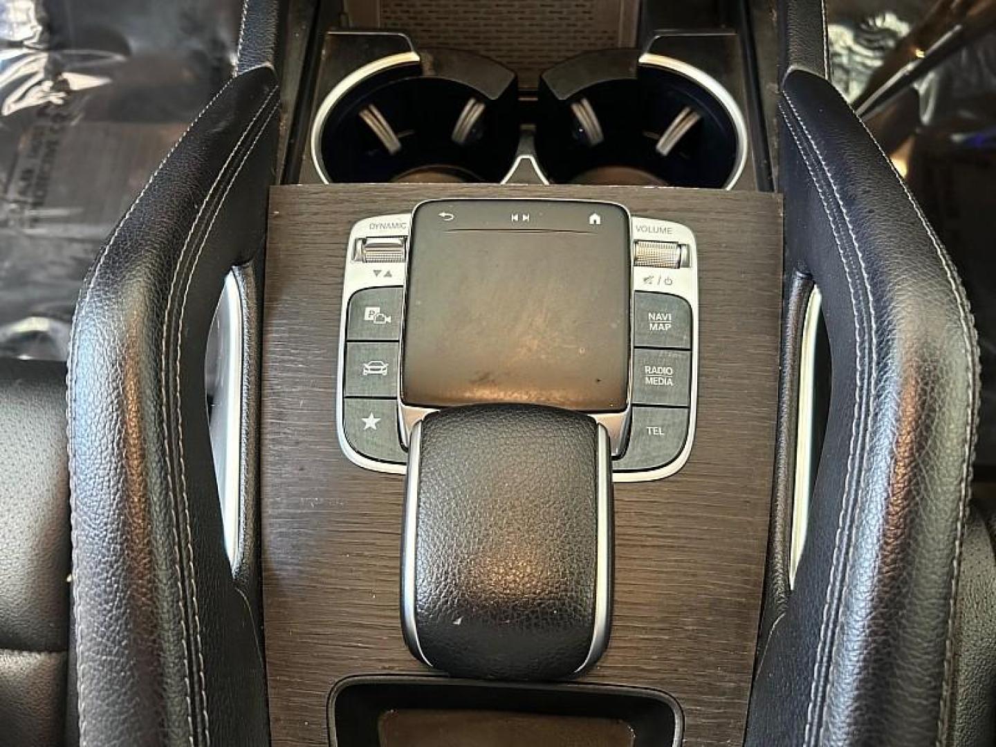 2020 BLACK Mercedes-Benz GLE-Class (4JGFB4JB8LA) with an 4-Cyl Turbo 2.0 Liter engine, Automatic 9-Spd 9G-Tronic transmission, located at 412 Auto Vista Drive, Palmdale, 93551, (661) 945-0620, 34.592636, -118.136681 - Photo#28