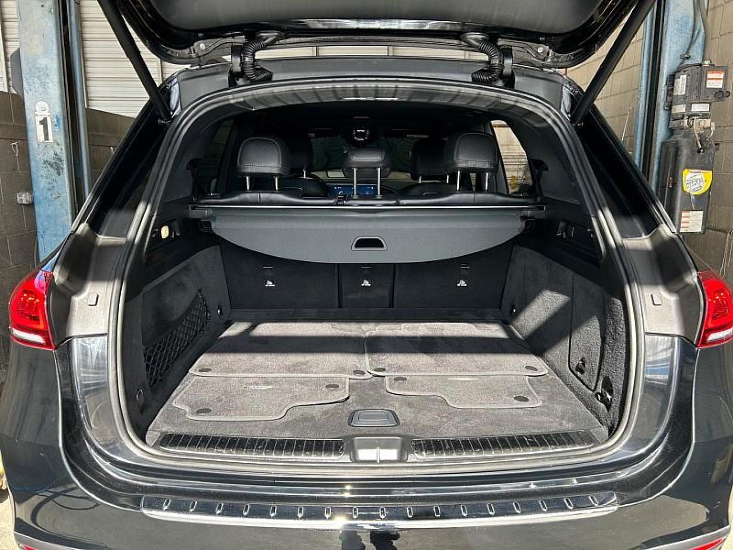 2020 BLACK Mercedes-Benz GLE-Class (4JGFB4JB8LA) with an 4-Cyl Turbo 2.0 Liter engine, Automatic 9-Spd 9G-Tronic transmission, located at 412 Auto Vista Drive, Palmdale, 93551, (661) 945-0620, 34.592636, -118.136681 - Photo#30