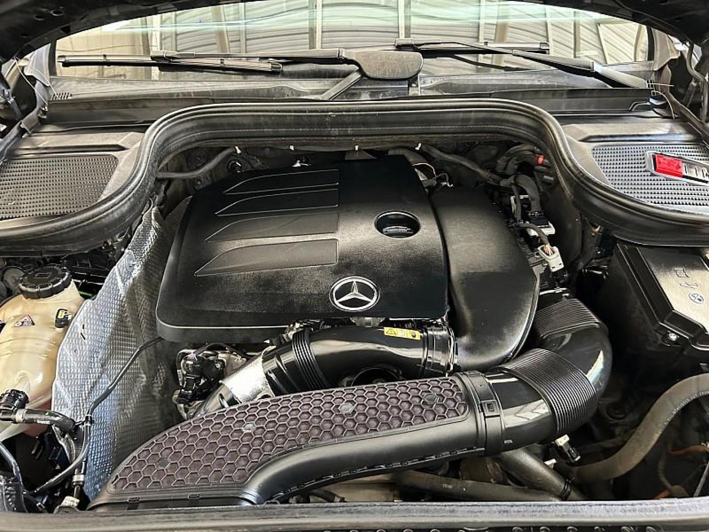 2020 BLACK Mercedes-Benz GLE-Class (4JGFB4JB8LA) with an 4-Cyl Turbo 2.0 Liter engine, Automatic 9-Spd 9G-Tronic transmission, located at 412 Auto Vista Drive, Palmdale, 93551, (661) 945-0620, 34.592636, -118.136681 - Photo#32