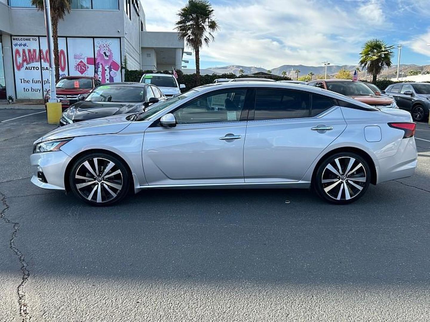2020 GRAY Nissan Altima (1N4BL4FV9LN) with an 4-Cyl 2.5 Liter engine, Automatic Xtronic CVT transmission, located at 412 Auto Vista Drive, Palmdale, 93551, (661) 945-0620, 34.592636, -118.136681 - Photo#5