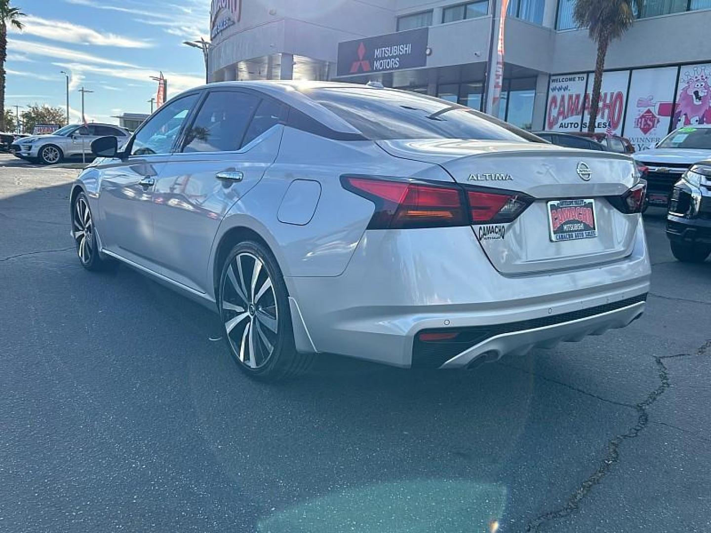 2020 GRAY Nissan Altima (1N4BL4FV9LN) with an 4-Cyl 2.5 Liter engine, Automatic Xtronic CVT transmission, located at 412 Auto Vista Drive, Palmdale, 93551, (661) 945-0620, 34.592636, -118.136681 - Photo#6