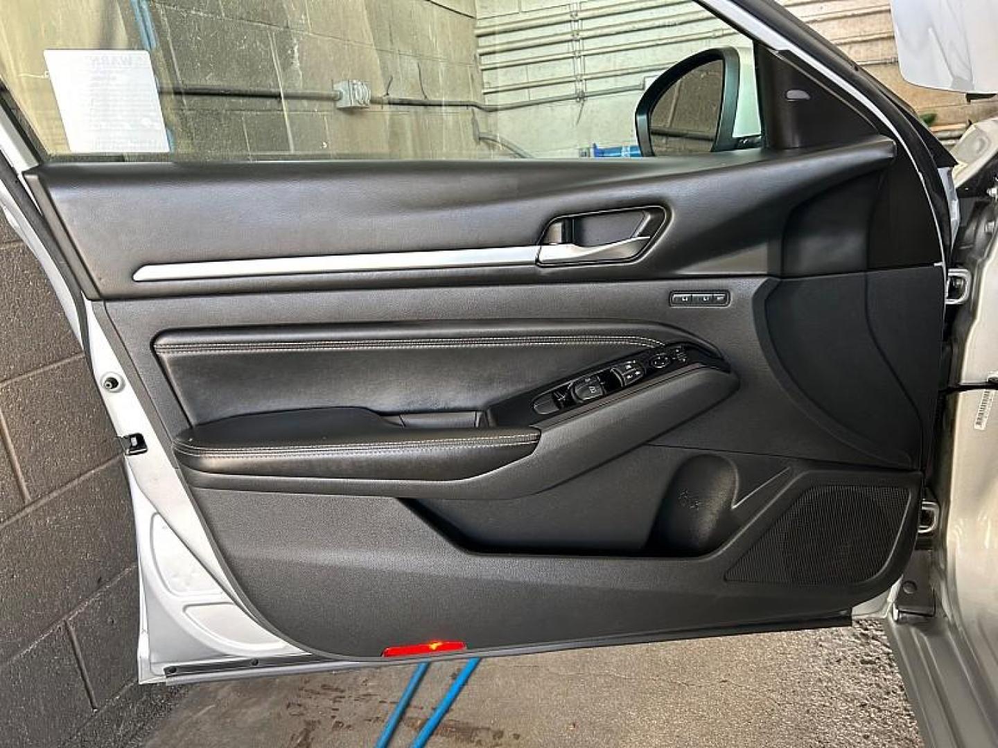 2020 GRAY Nissan Altima (1N4BL4FV9LN) with an 4-Cyl 2.5 Liter engine, Automatic Xtronic CVT transmission, located at 412 Auto Vista Drive, Palmdale, 93551, (661) 945-0620, 34.592636, -118.136681 - Photo#16