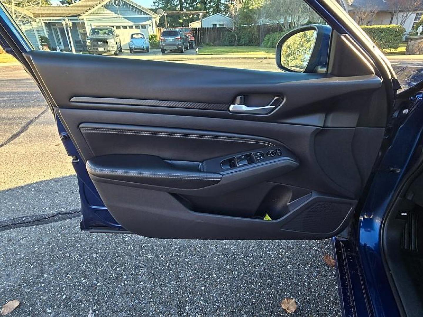 2020 BLUE Nissan Altima (1N4BL4BV9LC) with an 4-Cyl 2.5 Liter engine, Automatic Xtronic CVT transmission, located at 246 E Walker St., Orland, 95963, (530) 865-5800, 39.747589, -122.178398 - Photo#12