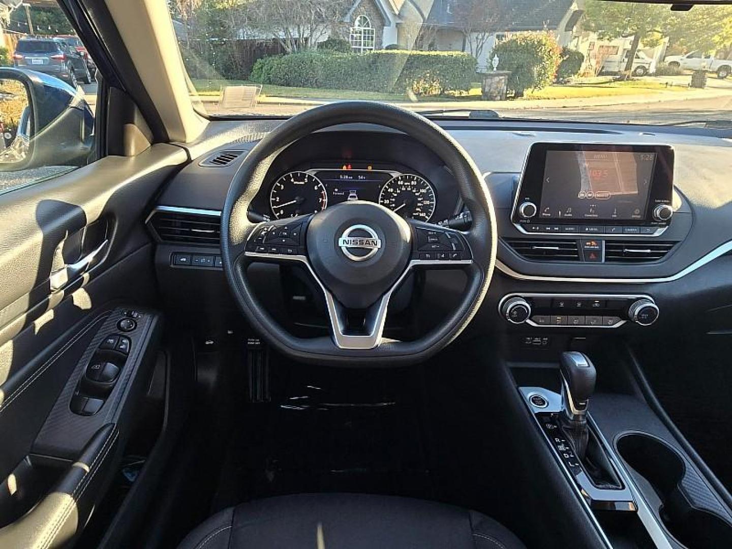 2020 BLUE Nissan Altima (1N4BL4BV9LC) with an 4-Cyl 2.5 Liter engine, Automatic Xtronic CVT transmission, located at 246 E Walker St., Orland, 95963, (530) 865-5800, 39.747589, -122.178398 - Photo#20