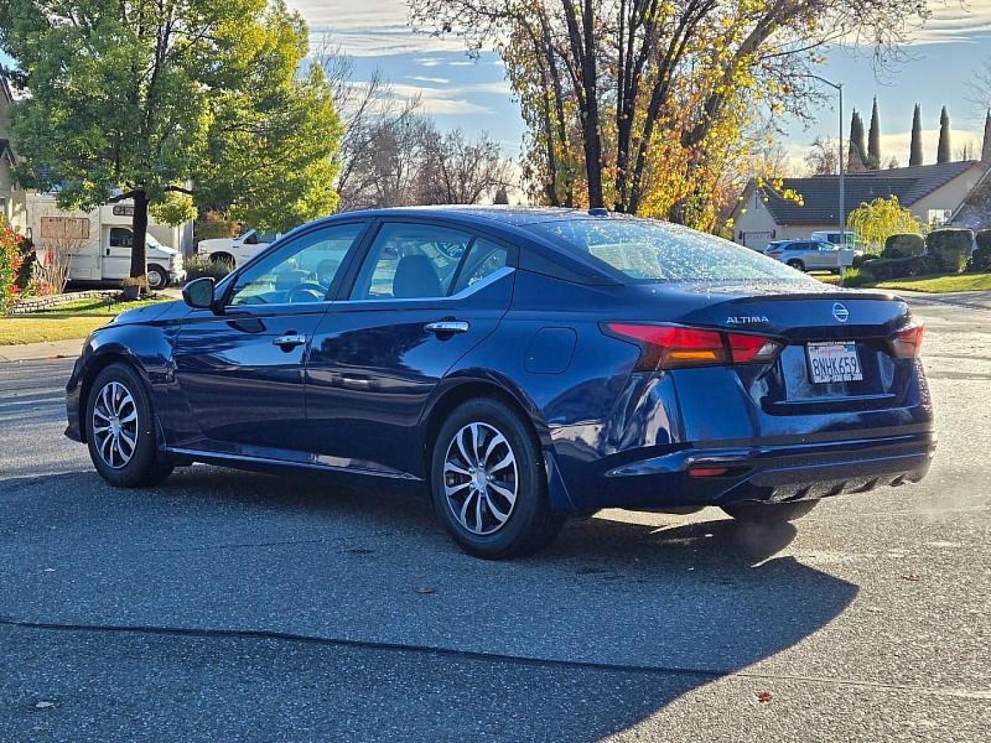 2020 BLUE Nissan Altima (1N4BL4BV9LC) with an 4-Cyl 2.5 Liter engine, Automatic Xtronic CVT transmission, located at 246 E Walker St., Orland, 95963, (530) 865-5800, 39.747589, -122.178398 - Photo#5