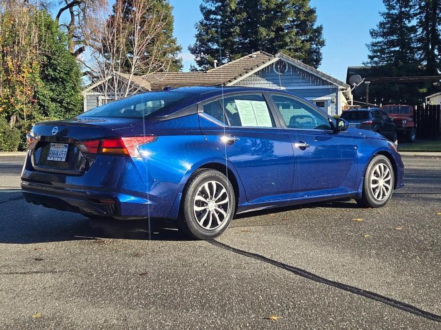 2020 BLUE Nissan Altima (1N4BL4BV9LC) with an 4-Cyl 2.5 Liter engine, Automatic Xtronic CVT transmission, located at 246 E Walker St., Orland, 95963, (530) 865-5800, 39.747589, -122.178398 - Photo#7
