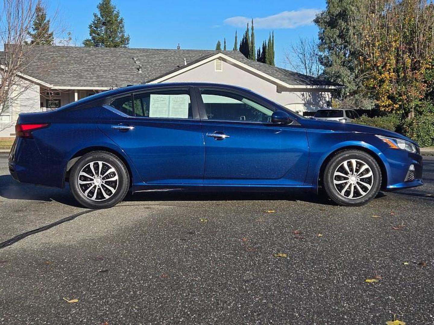 2020 BLUE Nissan Altima (1N4BL4BV9LC) with an 4-Cyl 2.5 Liter engine, Automatic Xtronic CVT transmission, located at 246 E Walker St., Orland, 95963, (530) 865-5800, 39.747589, -122.178398 - Photo#8