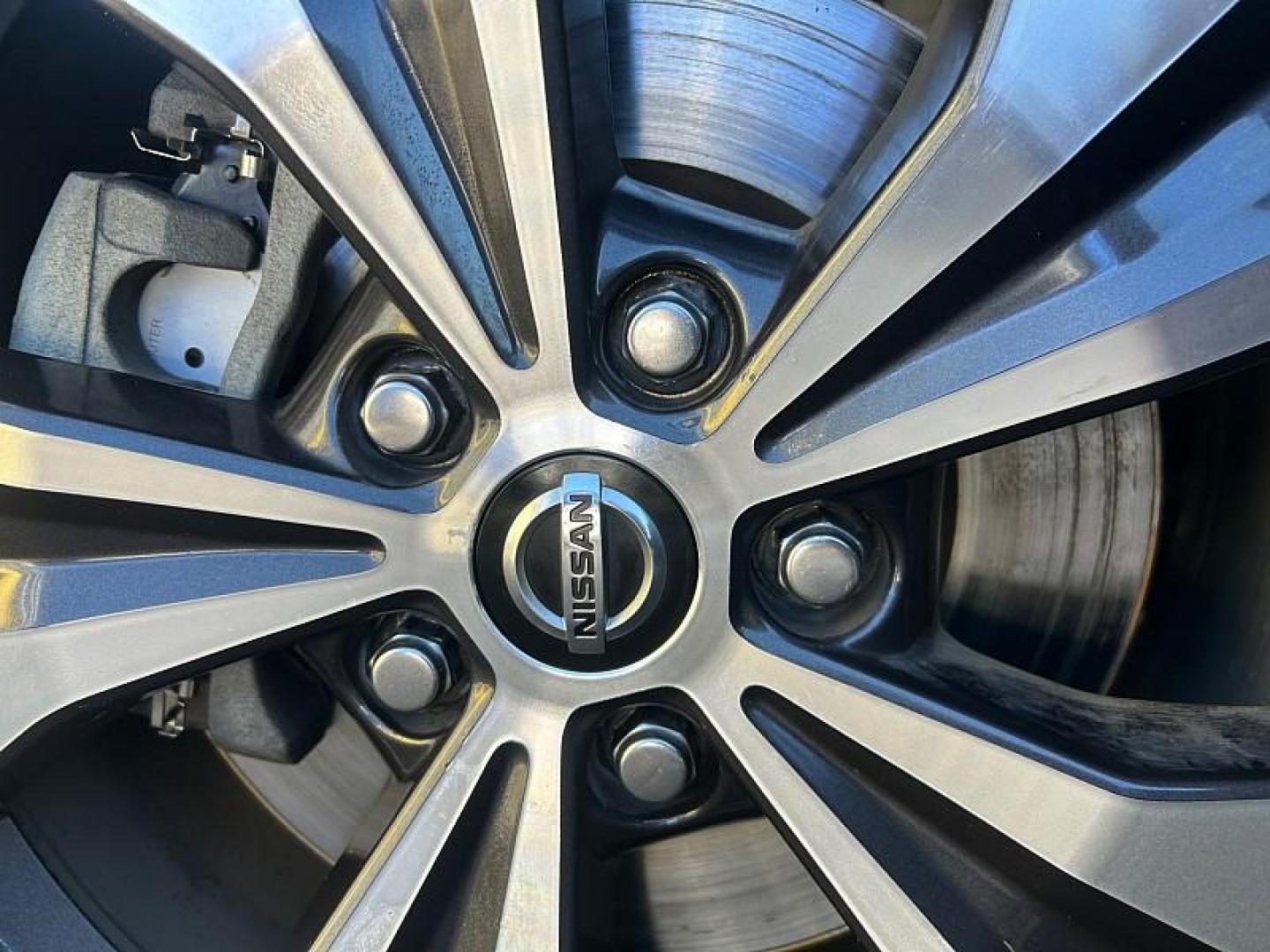 2020 WHITE Nissan Murano (5N1AZ2BJ1LN) with an V6 3.5 Liter engine, Automatic Xtronic CVT transmission, located at 412 Auto Vista Drive, Palmdale, 93551, (661) 945-0620, 34.592636, -118.136681- Photo#19