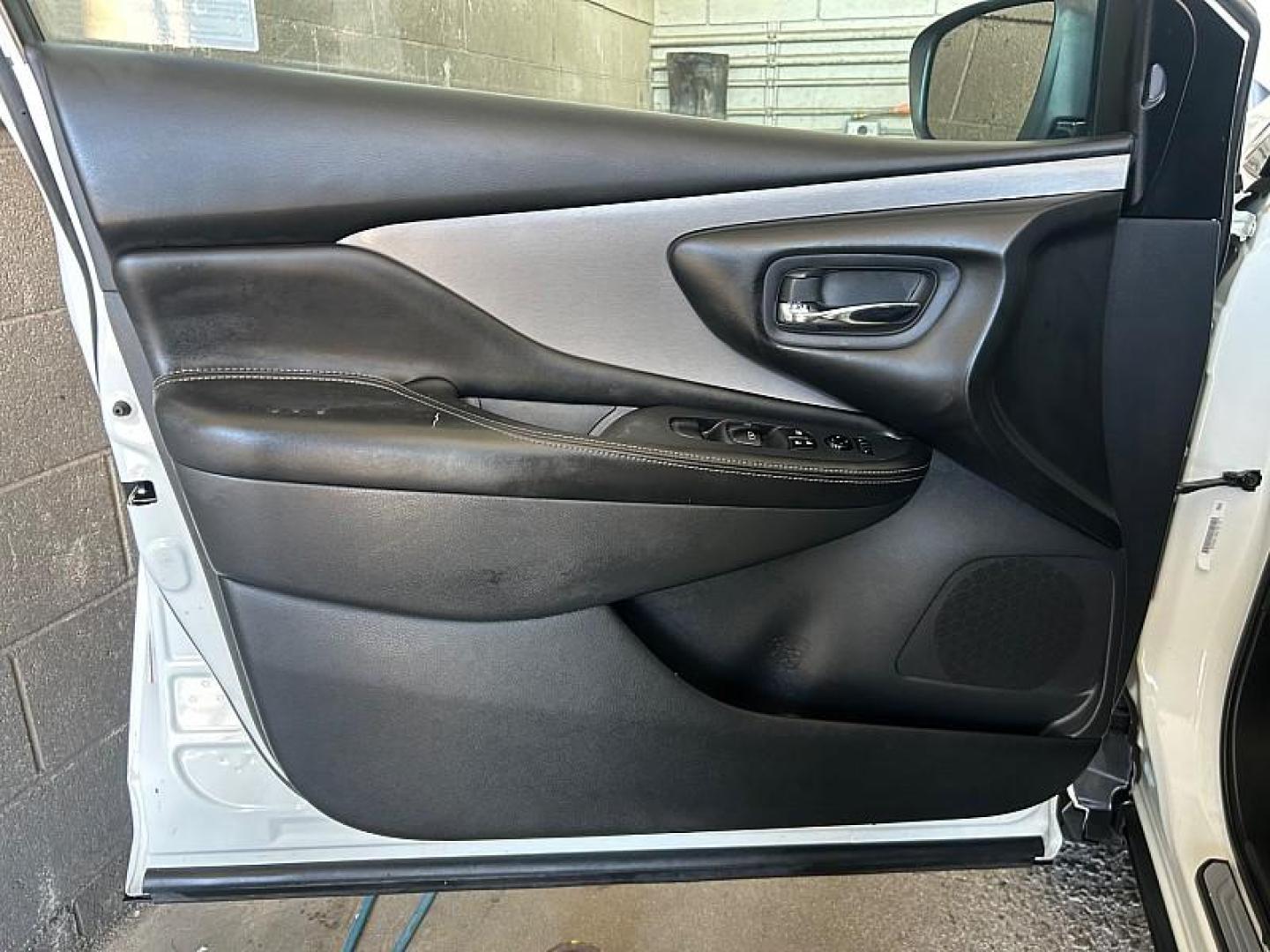 2020 WHITE Nissan Murano (5N1AZ2BJ1LN) with an V6 3.5 Liter engine, Automatic Xtronic CVT transmission, located at 412 Auto Vista Drive, Palmdale, 93551, (661) 945-0620, 34.592636, -118.136681- Photo#23